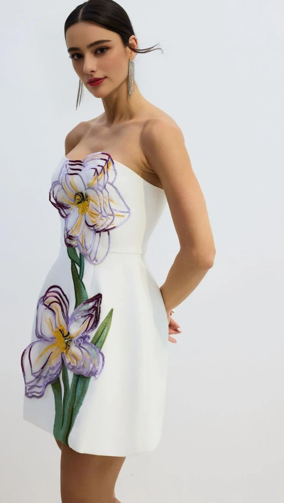 Rosario – Bustier-Minikleid mit Blumenapplikation in Weiß