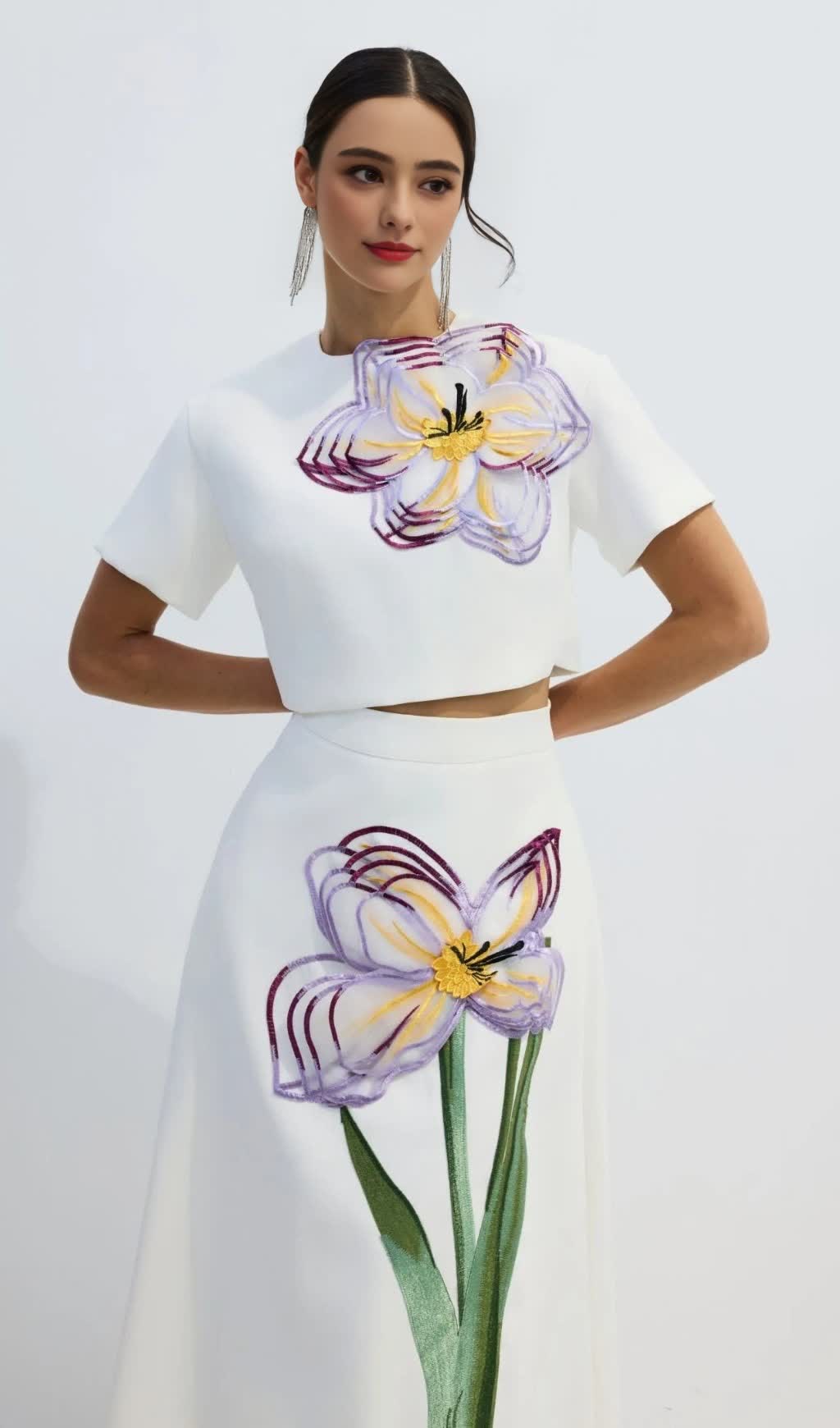 INDIE APPLIQUÉ SLEEVE IRIS PRINT SET IN WHITE