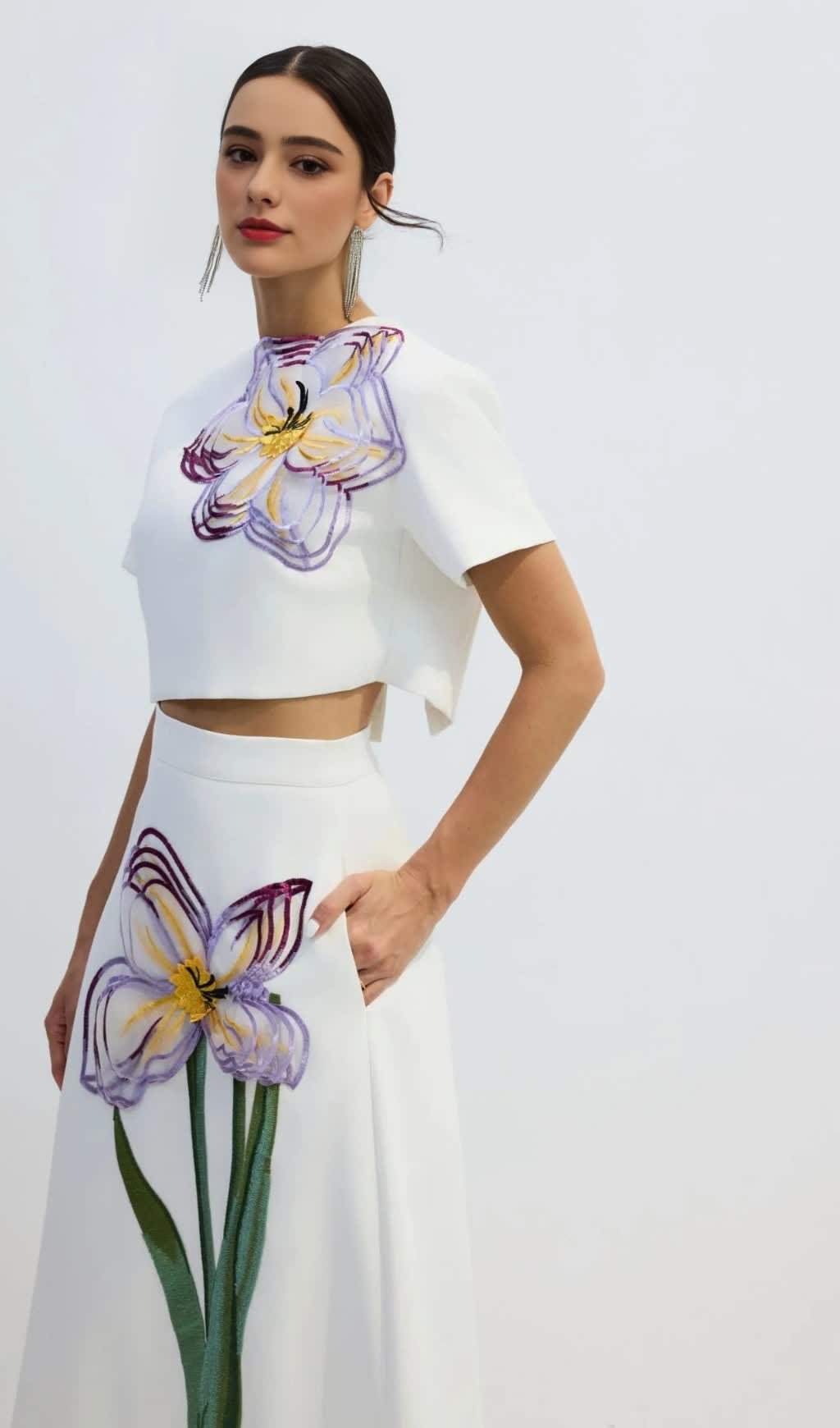 Indie Appliqué Sleeve Iris Print set in white