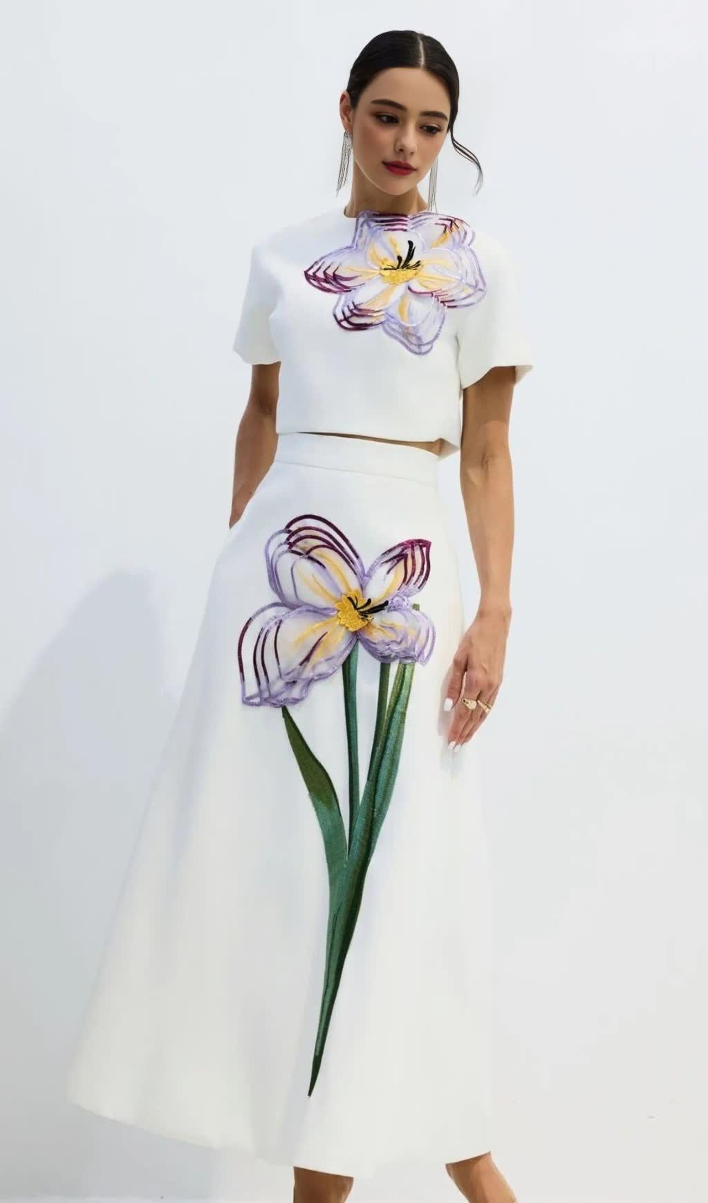 Indie Appliqué Sleeve Iris Print set in white