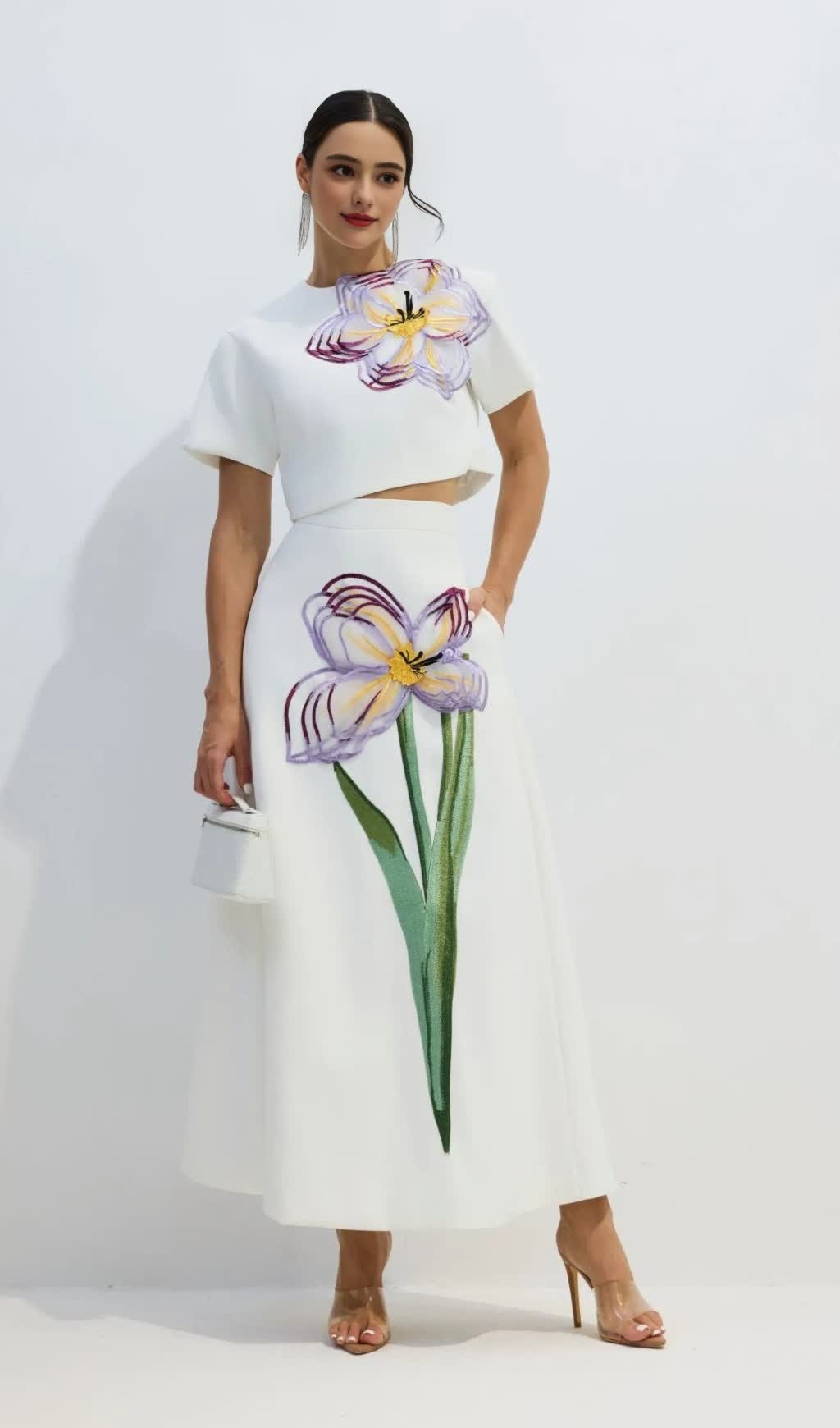 INDIE APPLIQUÉ SLEEVE IRIS PRINT SET IN WHITE
