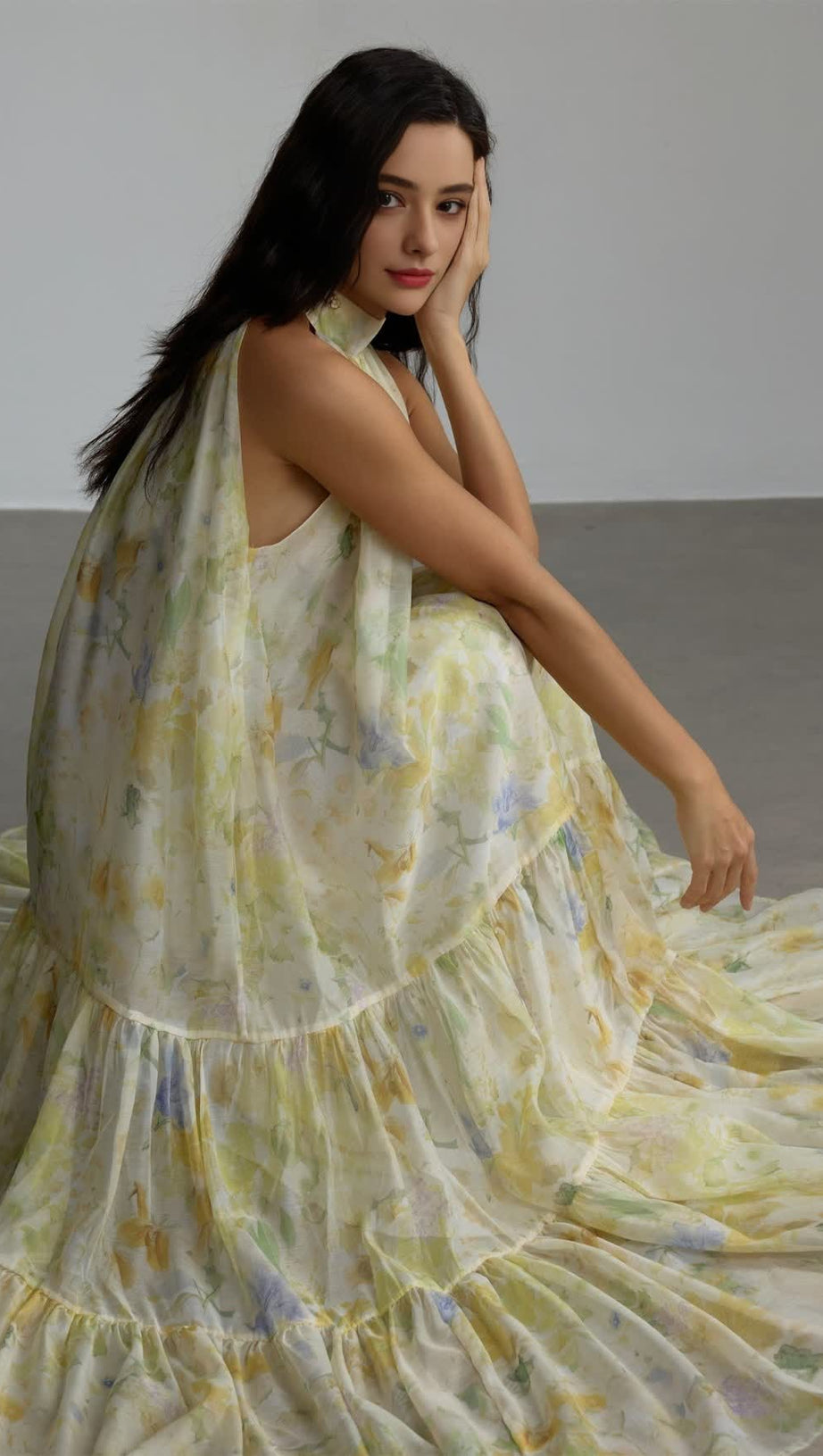 Caroline – Ärmelloses Maxikleid mit Blumendruck in Gelb