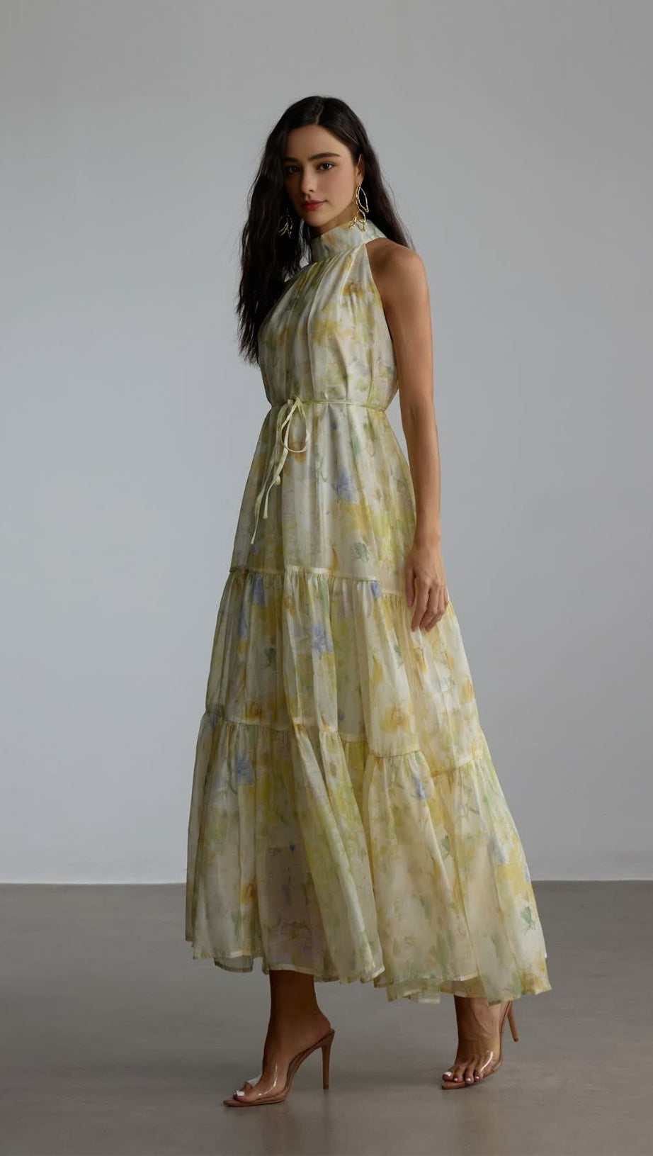 Caroline – Ärmelloses Maxikleid mit Blumendruck in Gelb