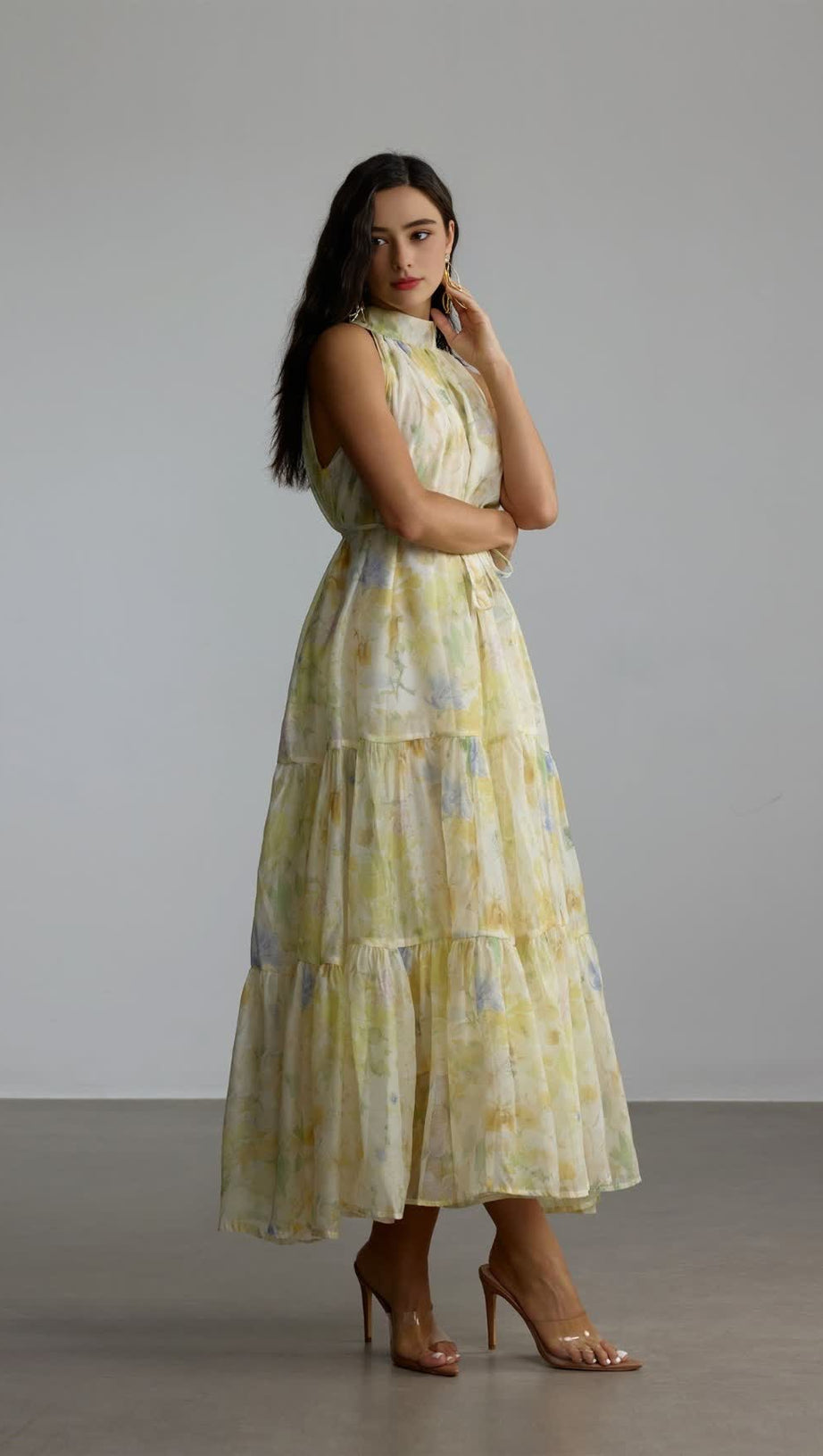 Caroline – Ärmelloses Maxikleid mit Blumendruck in Gelb