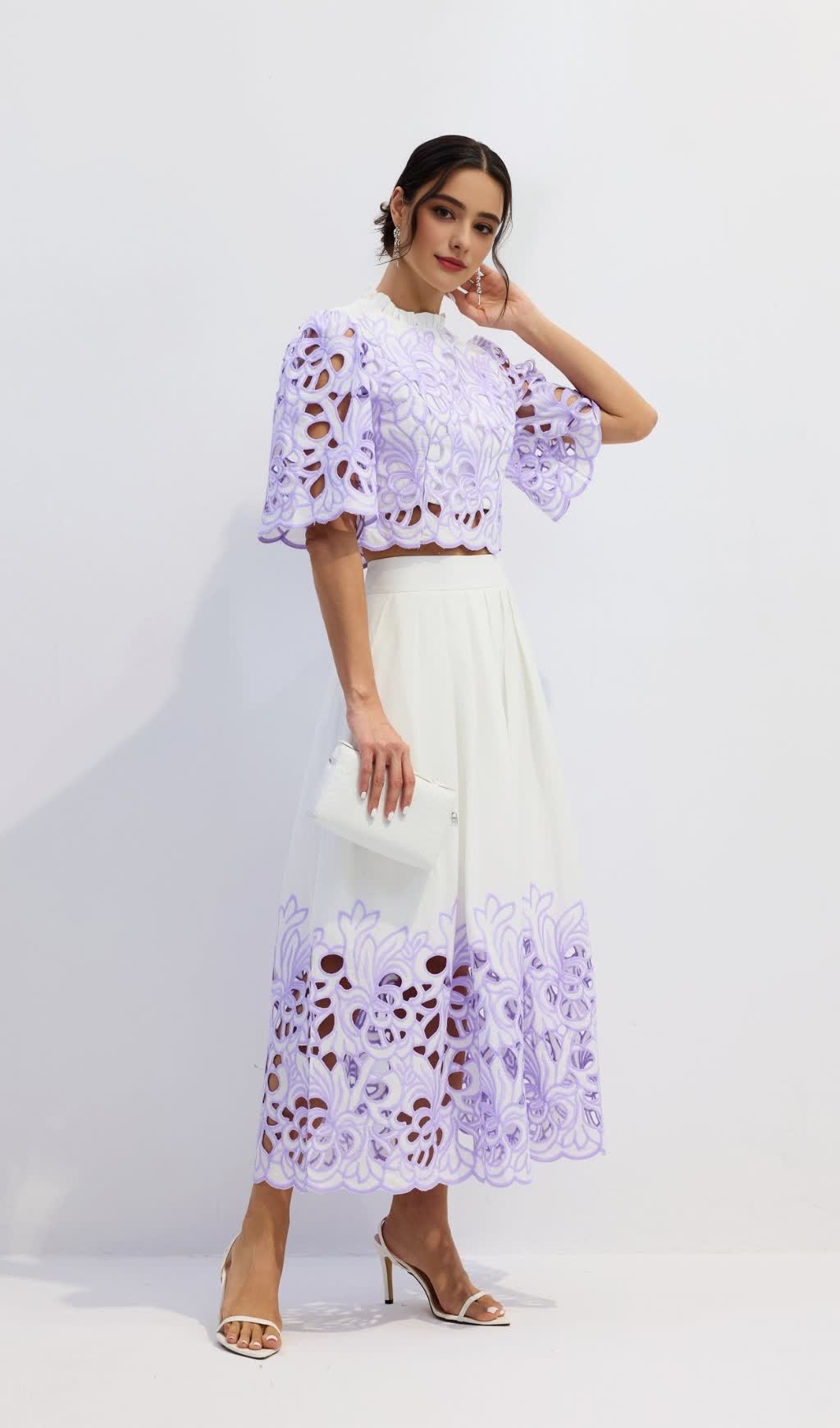 Diana – Zweiteiliges Set mit Blumenstickerei in Lila