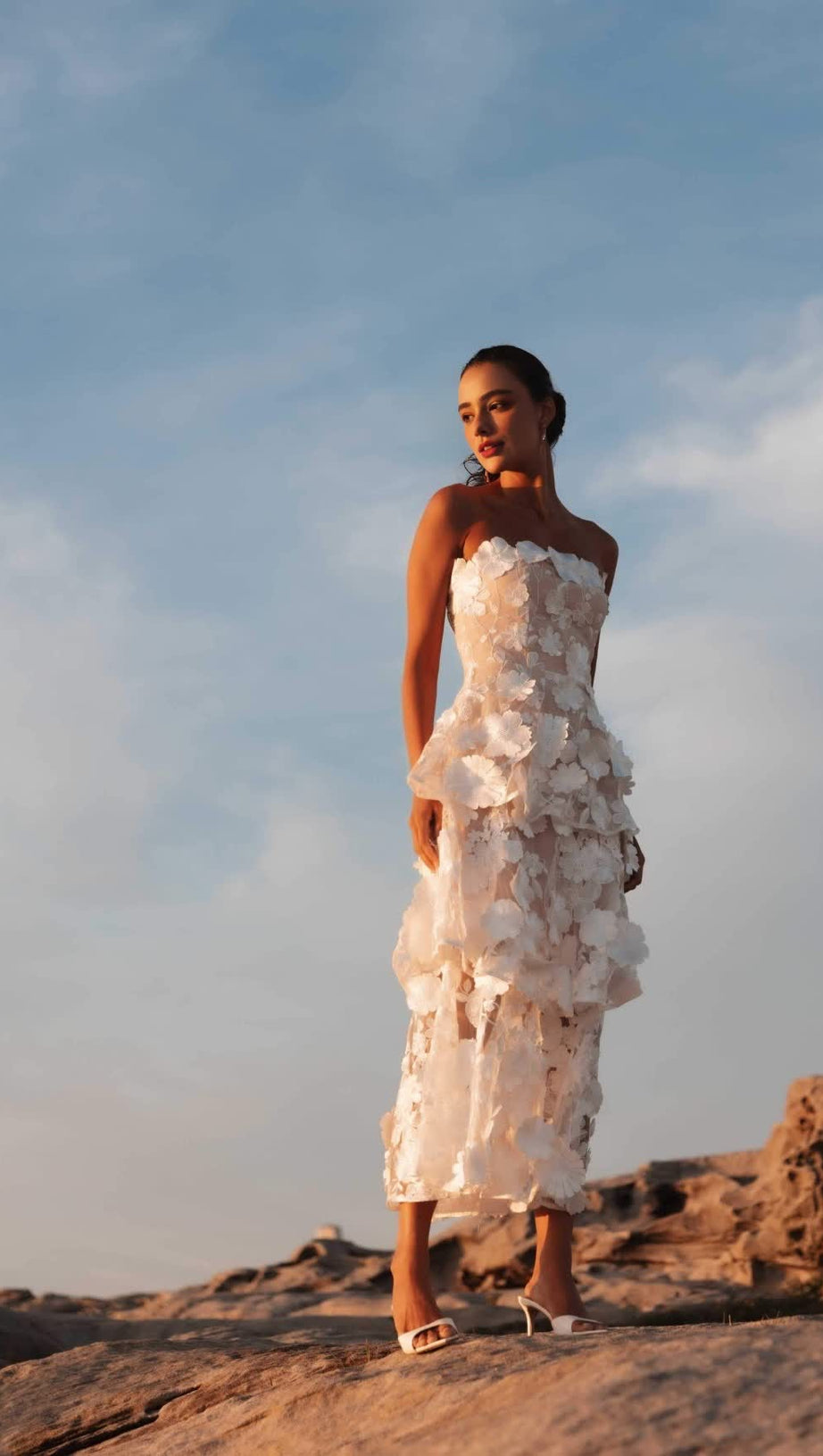 SELENE 3D FLOWER TIERED MAXI DRESS IN WHITE