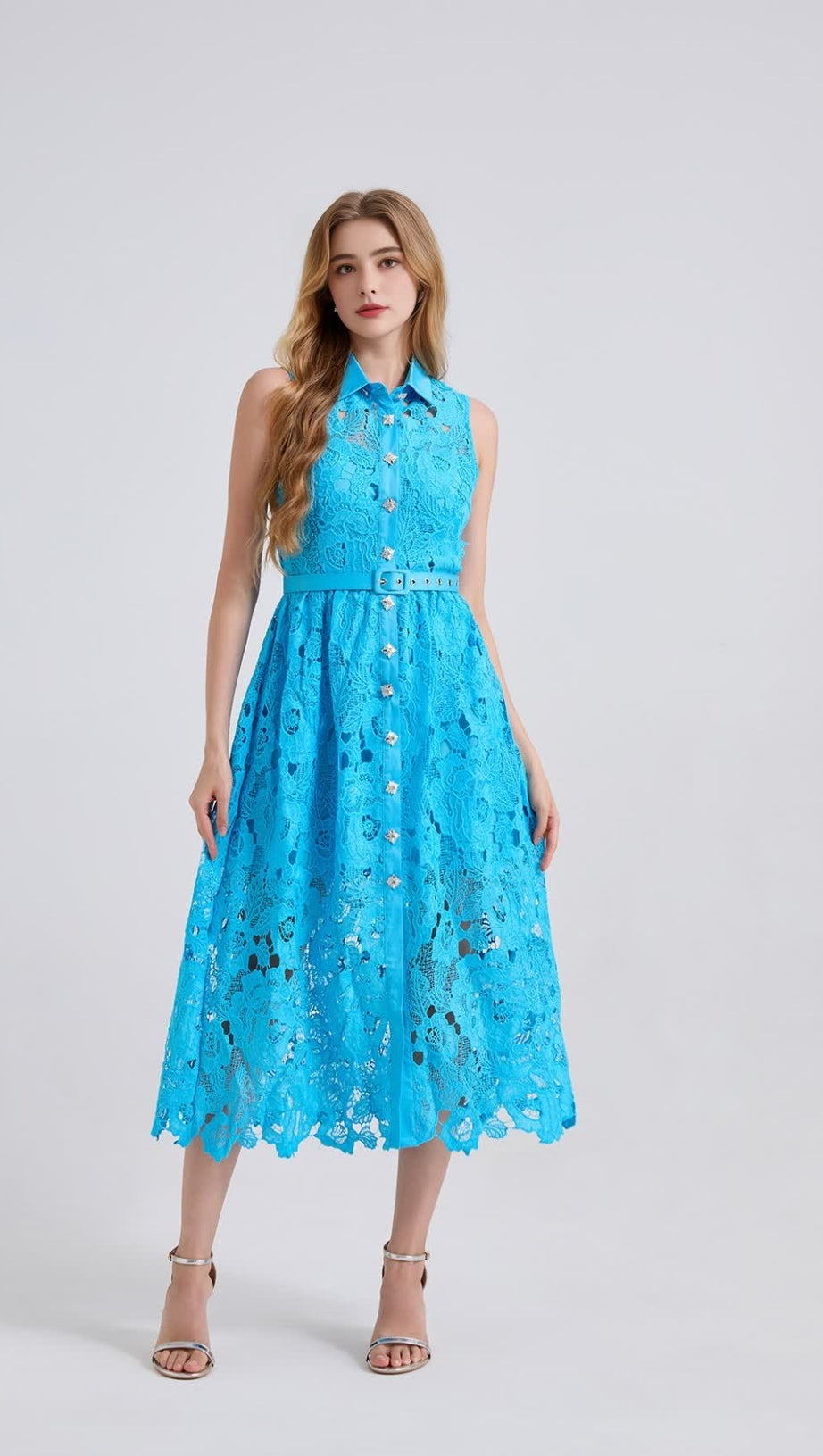 Ärmelloses, schmales Kleid mit hohem Bund und Kragen in Blau