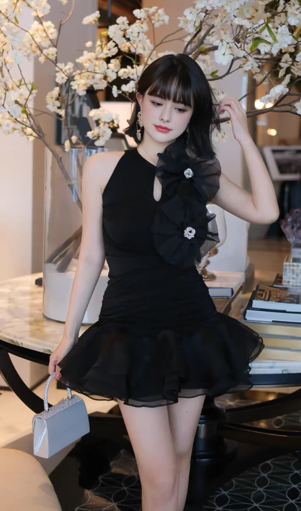 BLACK ROUND NECK SLEEVELESS RUFFLED MINI DRESS