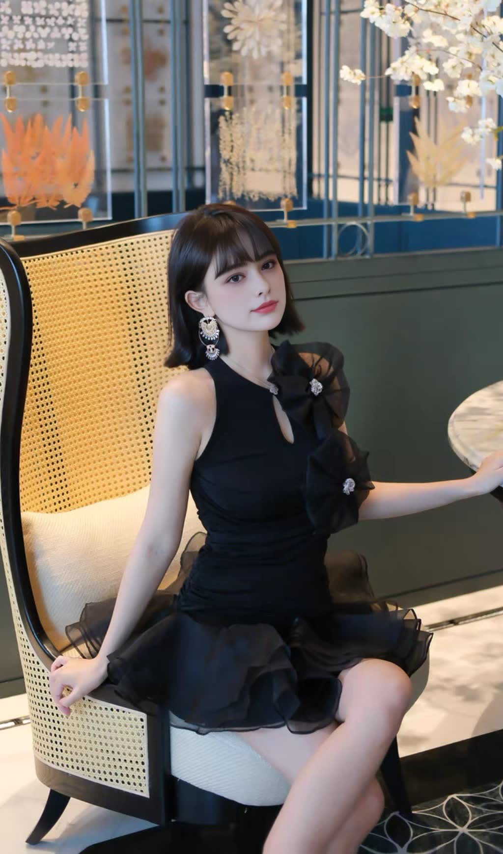 BLACK ROUND NECK SLEEVELESS RUFFLED MINI DRESS