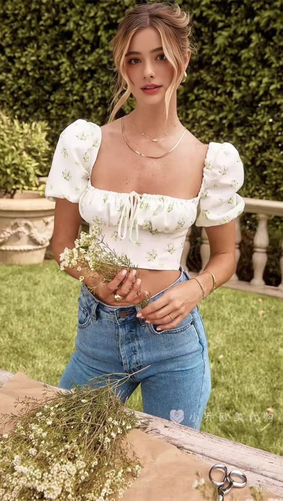 SQUARE-NECKED SHORT FLORAL SMALL TOP