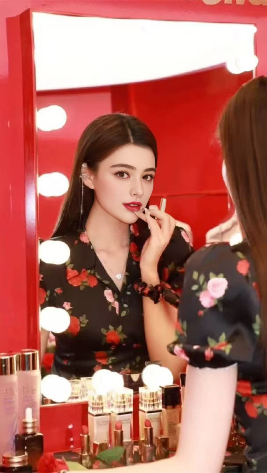 BLACK ROSE FLORAL SHORT - STYLE TOP