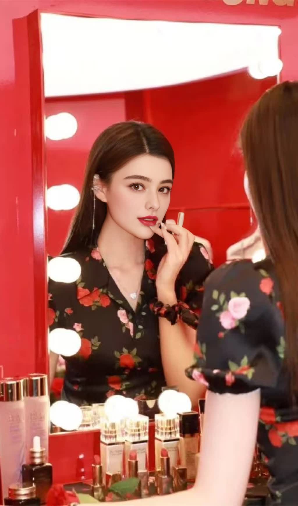 BLACK ROSE FLORAL SHORT - STYLE TOP