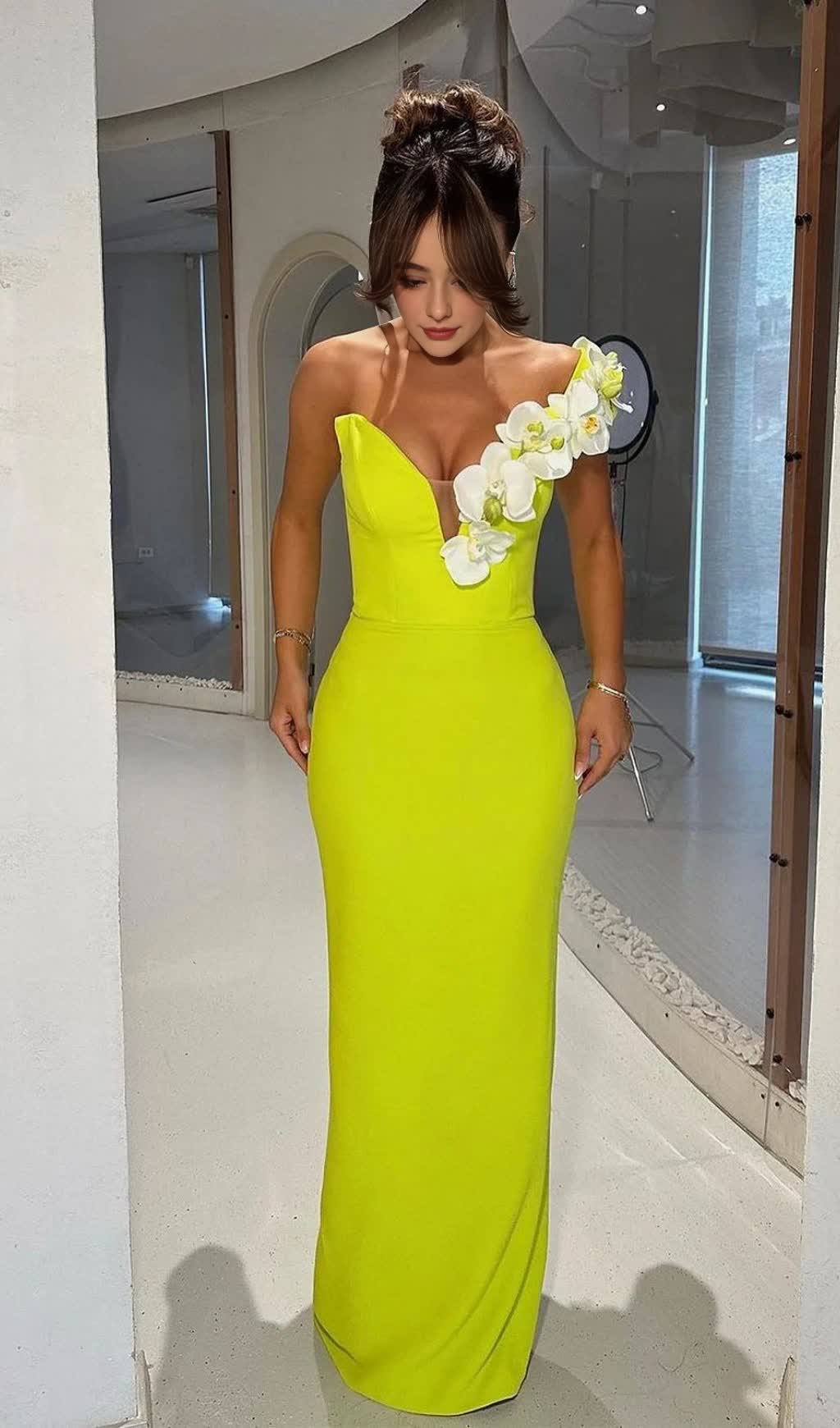 YELLOW-GREEN ONE-SHOULDER FLORAL BANDAGE SPLIT MAXI DRESS