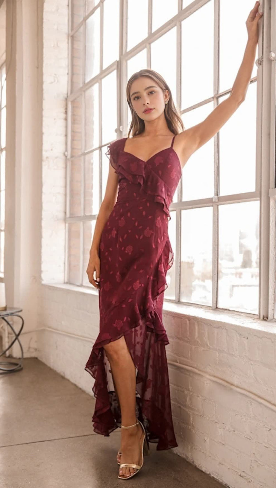 BURGUNDY FLORAL JACQUARD RUFFLED MAXI DRESS