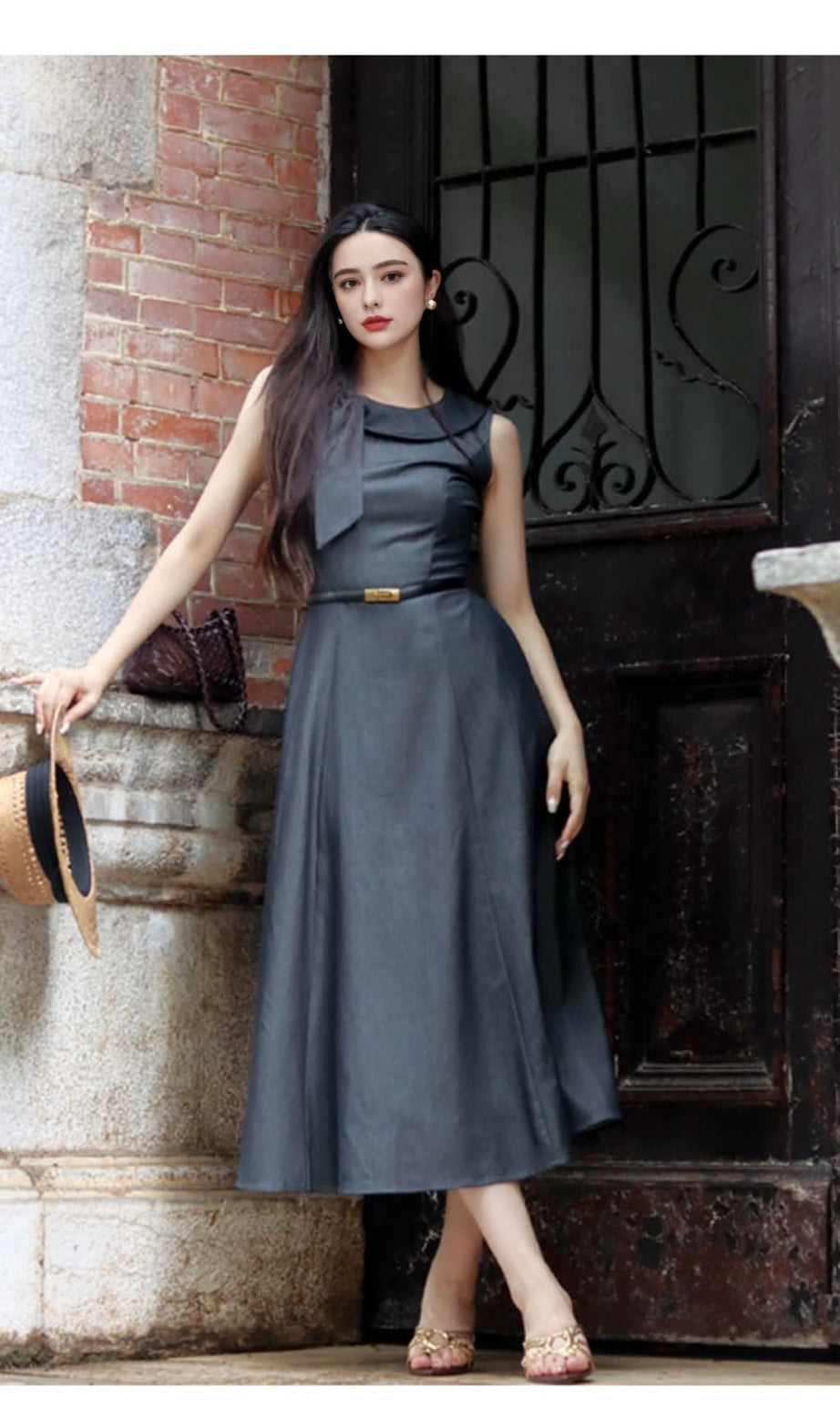 Graues ärmelloses Midikleid mit Gürtel 