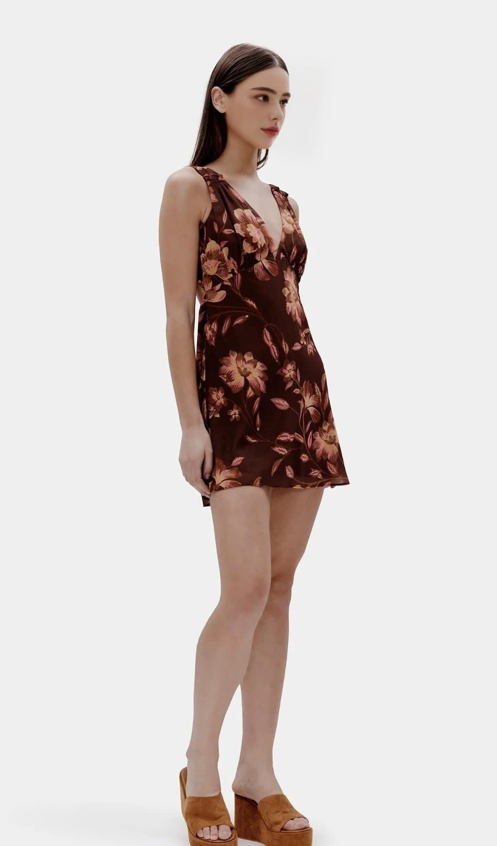 TEA PRINT BACKLESS MINI DRESS IN BROWN