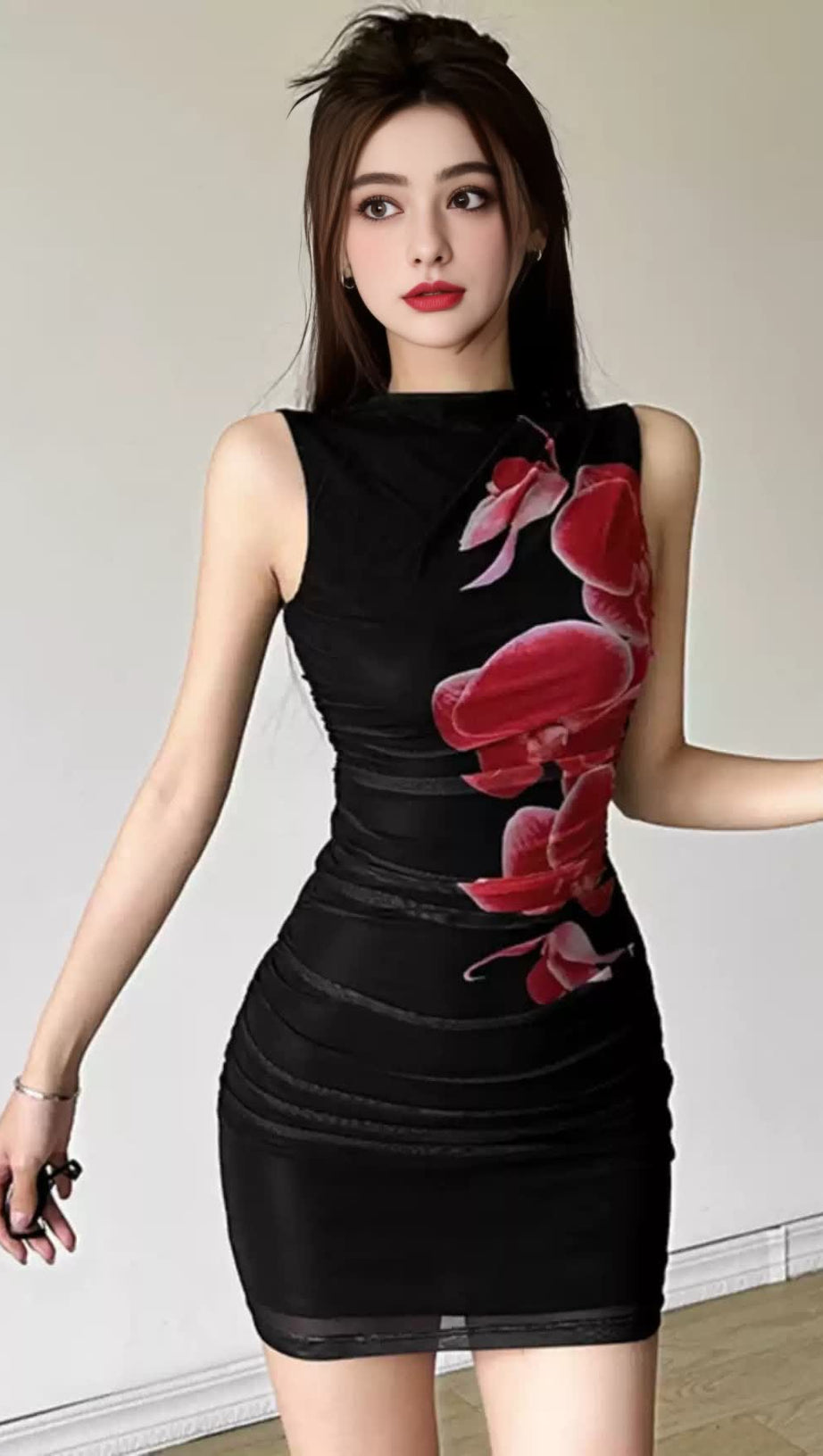 MINI ABITO ADERENTE IN RETE NERA CON STAMPA FLOREALE ROSSA 