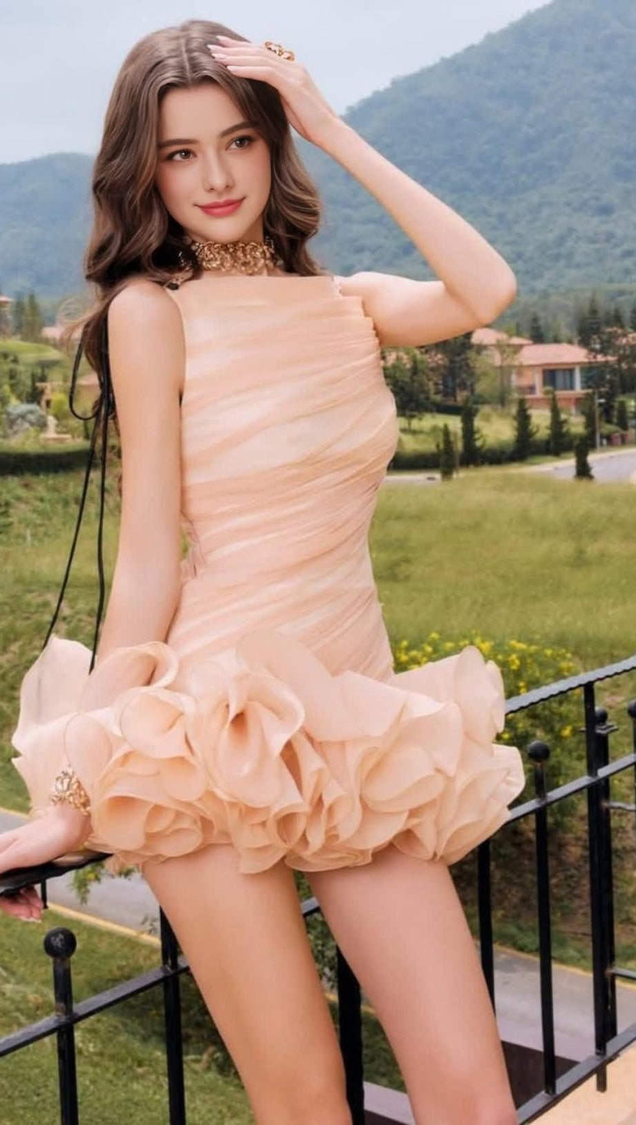 Ärmelloses Minikleid mit gerafftem Rüschensaum in Aprikose