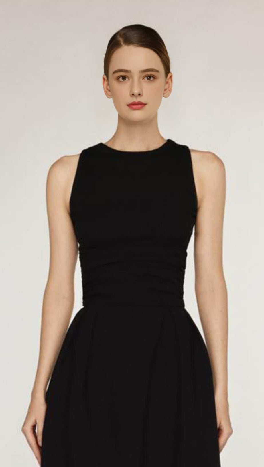 Ärmelloses Stretch-Tanktop-Set mit Bundfaltenhose in Schwarz