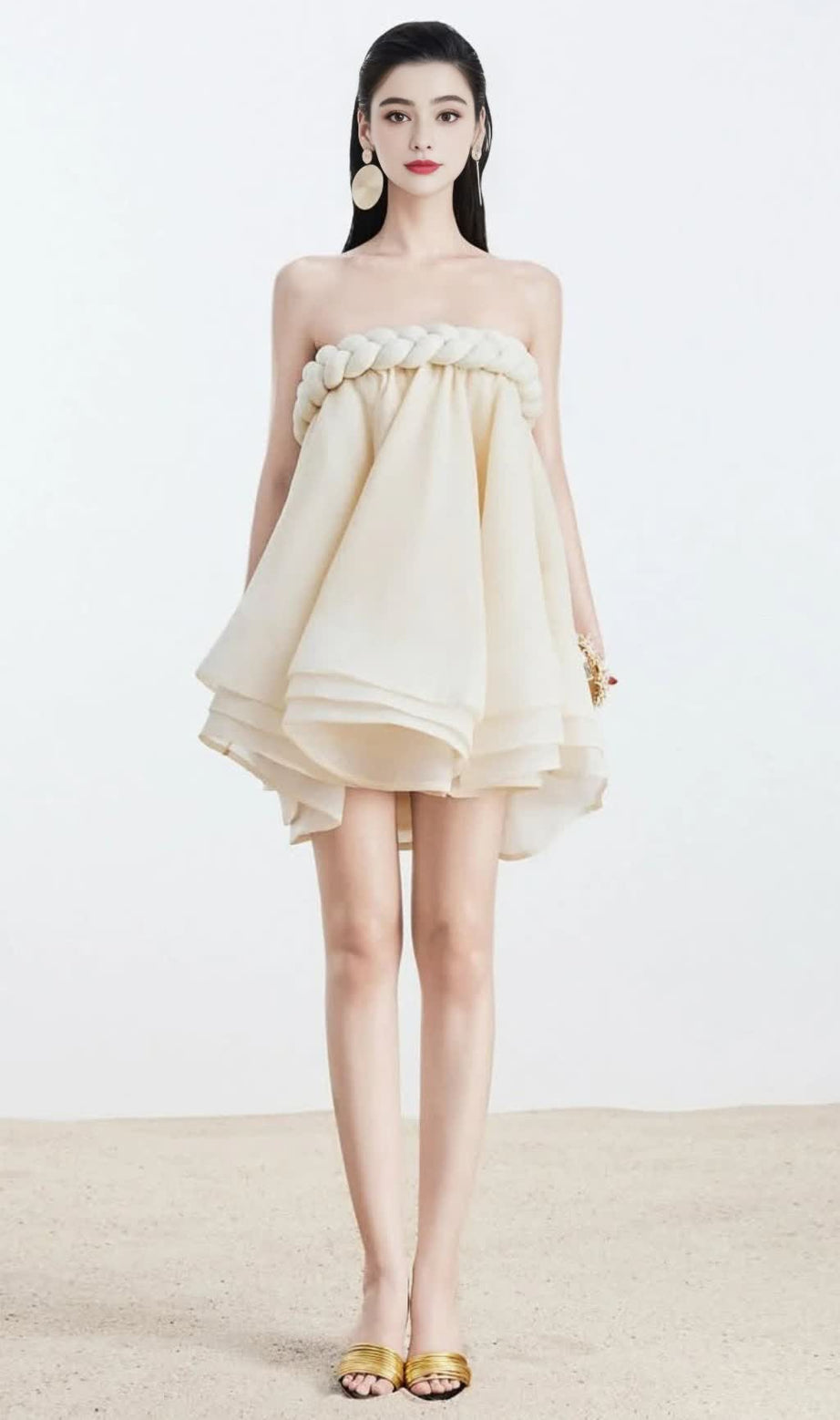 Beigefarbener Tutu-Rock mit Tube-Top aus Hanfseil