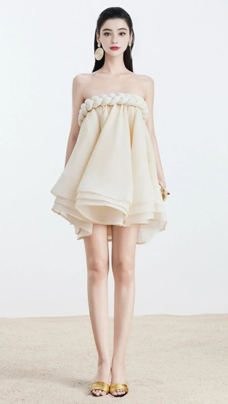 Beigefarbener Tutu-Rock mit Tube-Top aus Hanfseil