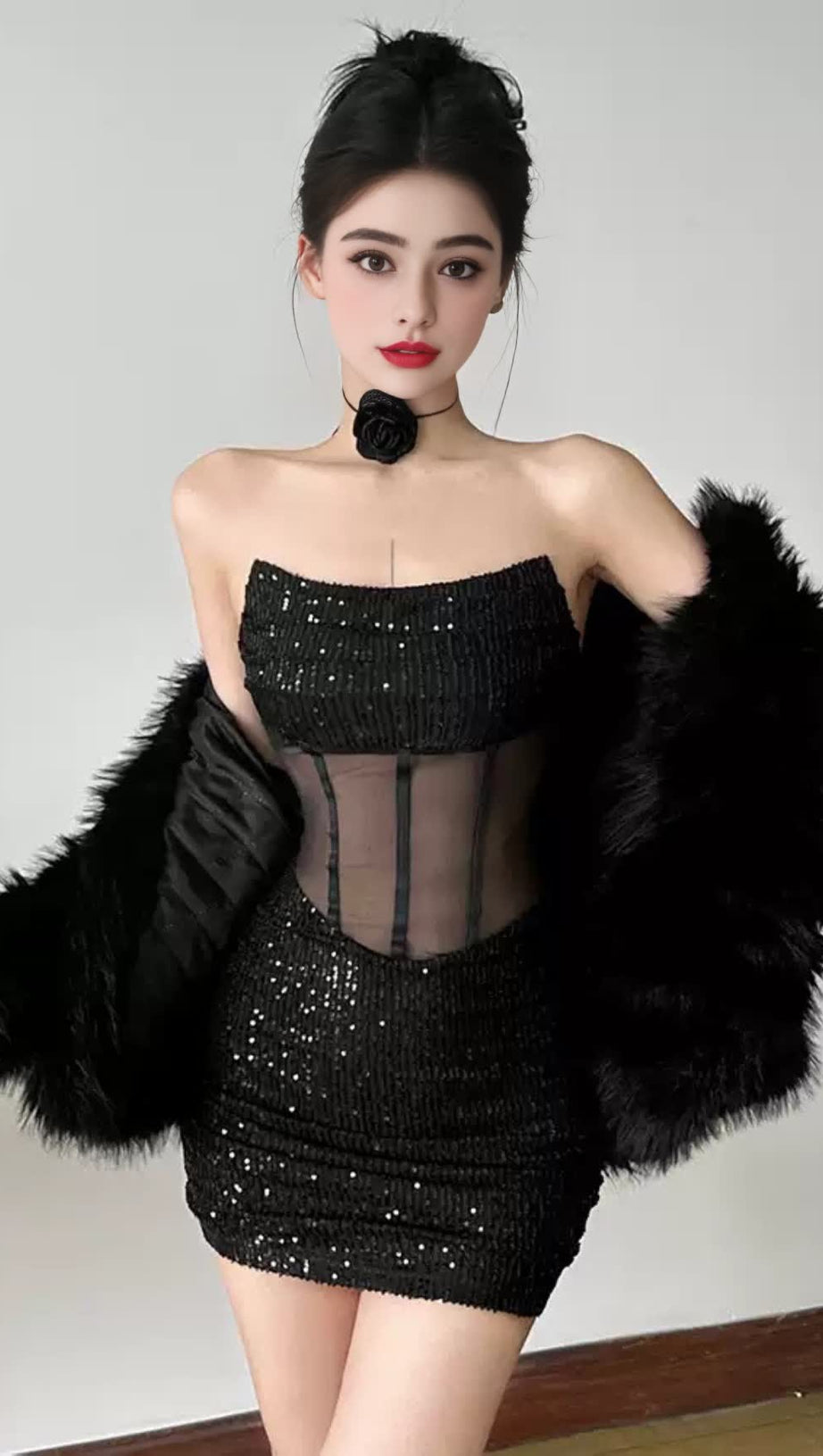 Schwarzes, trägerloses Mini-Hoco-Kleid aus Netzstoff mit Pailletten 