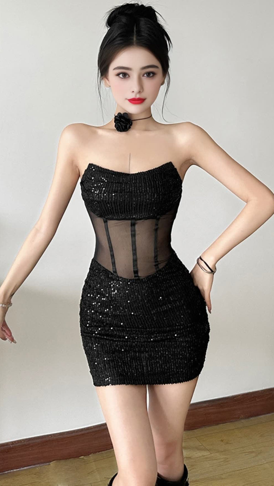 Schwarzes, trägerloses Mini-Hoco-Kleid aus Netzstoff mit Pailletten 