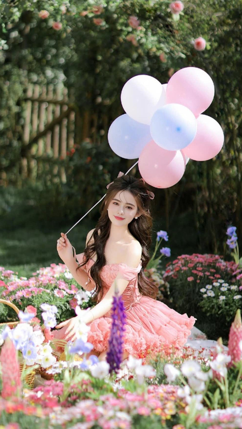 Rosafarbenes, schulterfreies Korsett-Dama-Kleid mit Rüschen