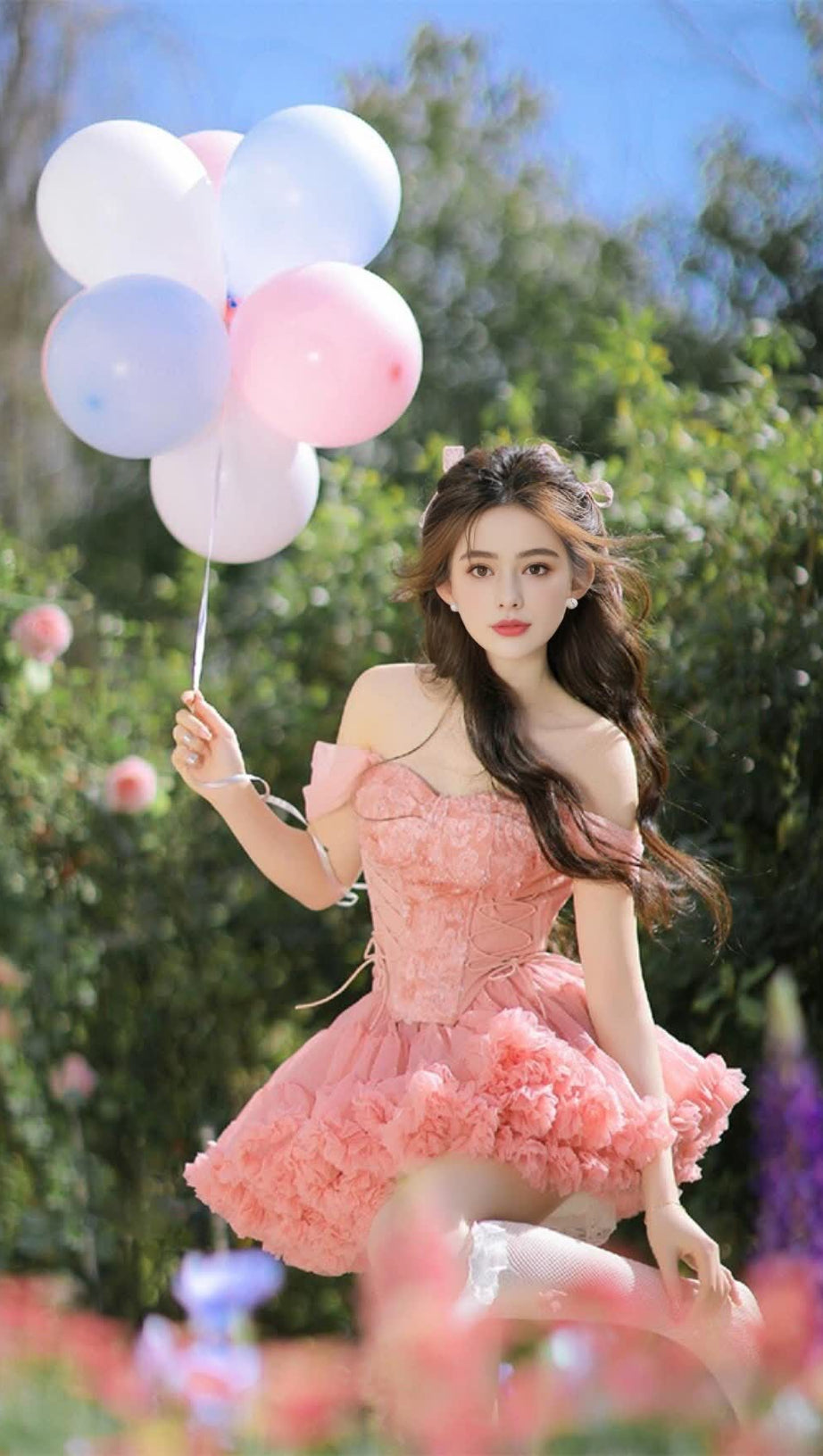 Rosafarbenes, schulterfreies Korsett-Dama-Kleid mit Rüschen