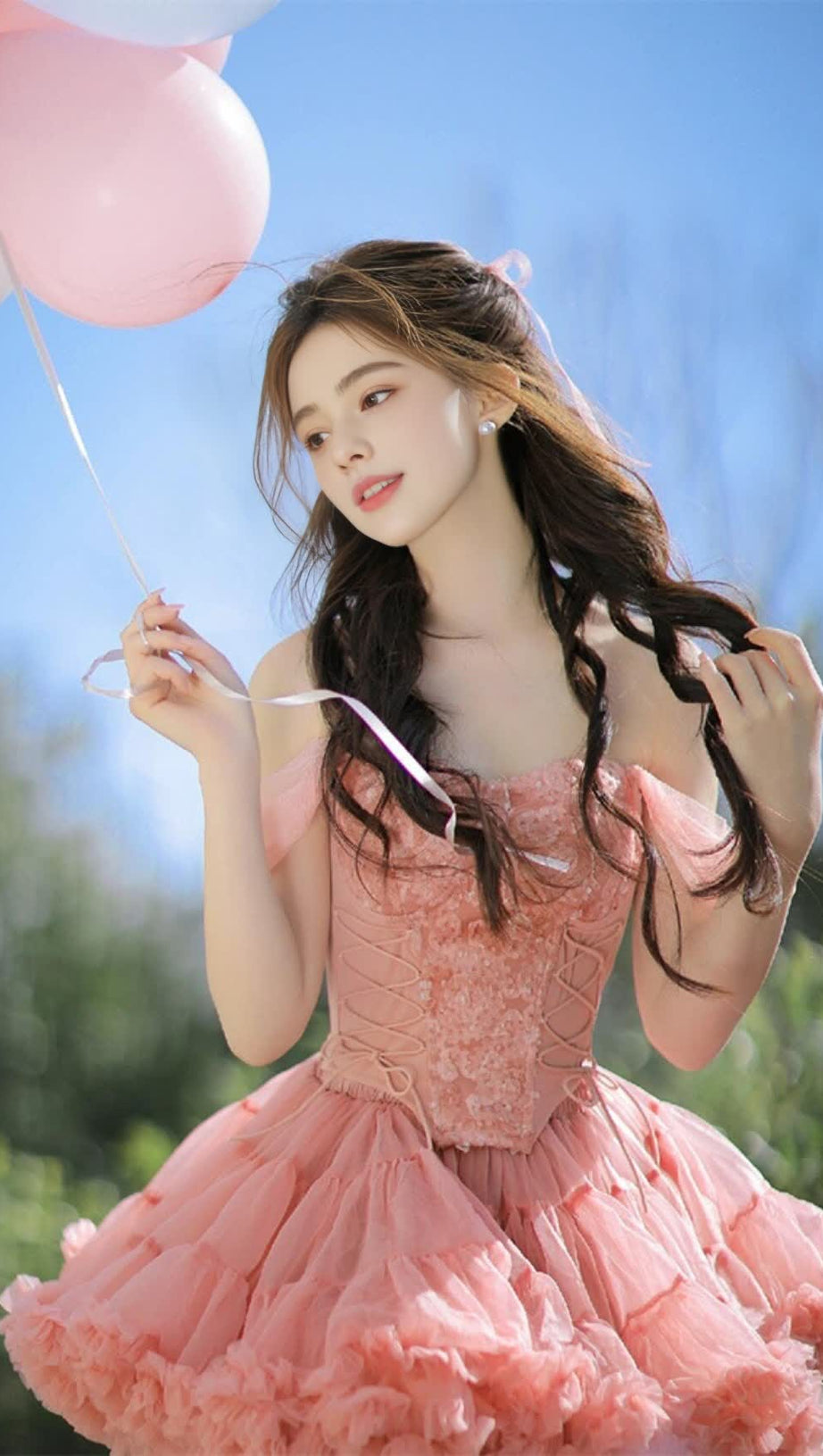 Rosafarbenes, schulterfreies Korsett-Dama-Kleid mit Rüschen