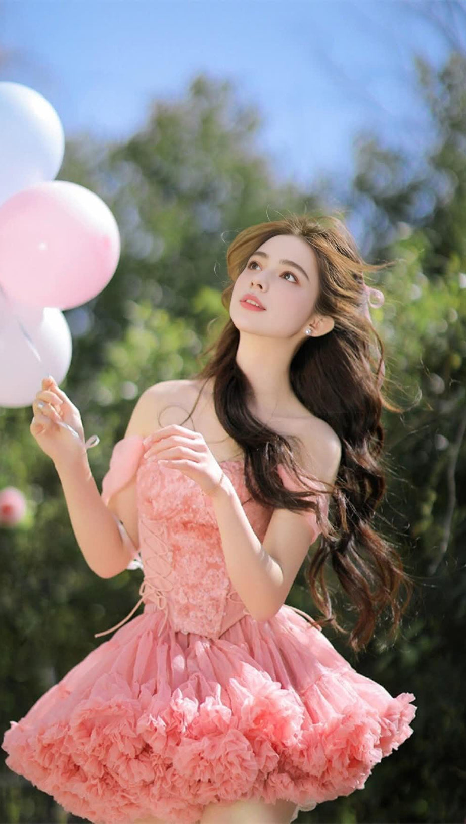 Rosafarbenes, schulterfreies Korsett-Dama-Kleid mit Rüschen