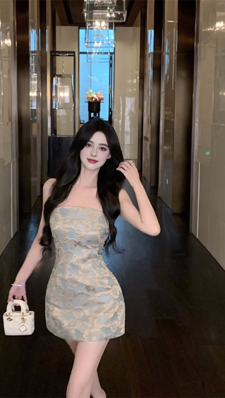 Trägerloses Mini-Hoco-Kleid aus Brokat 