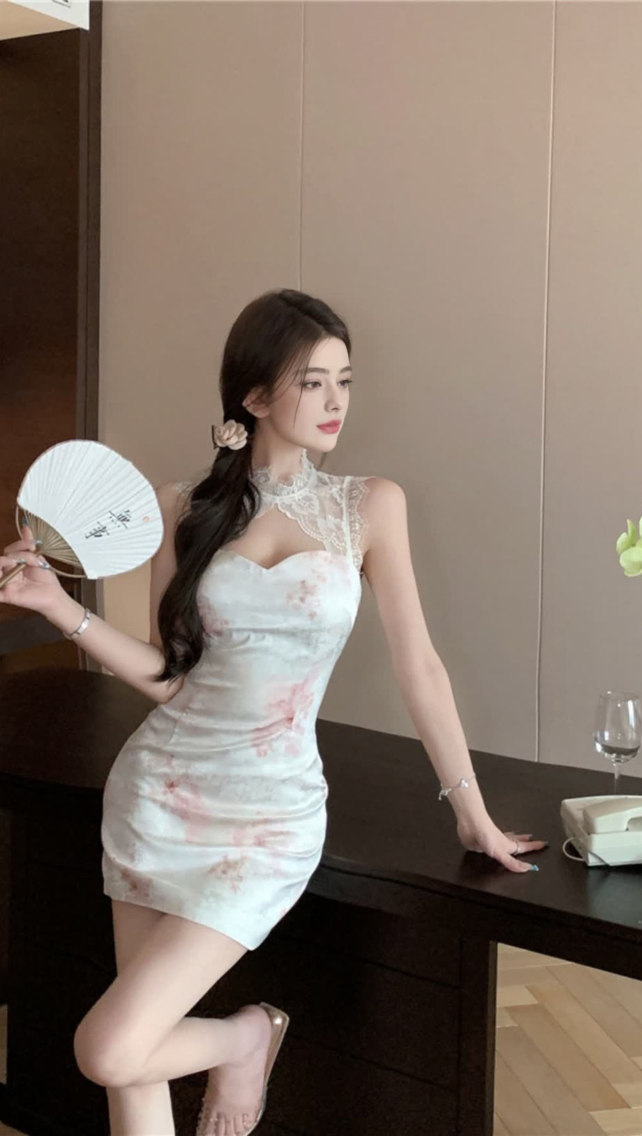 Spitzen-Ausschnitt, geblümtes Cheongsam-Kleid im Hoco-Stil 