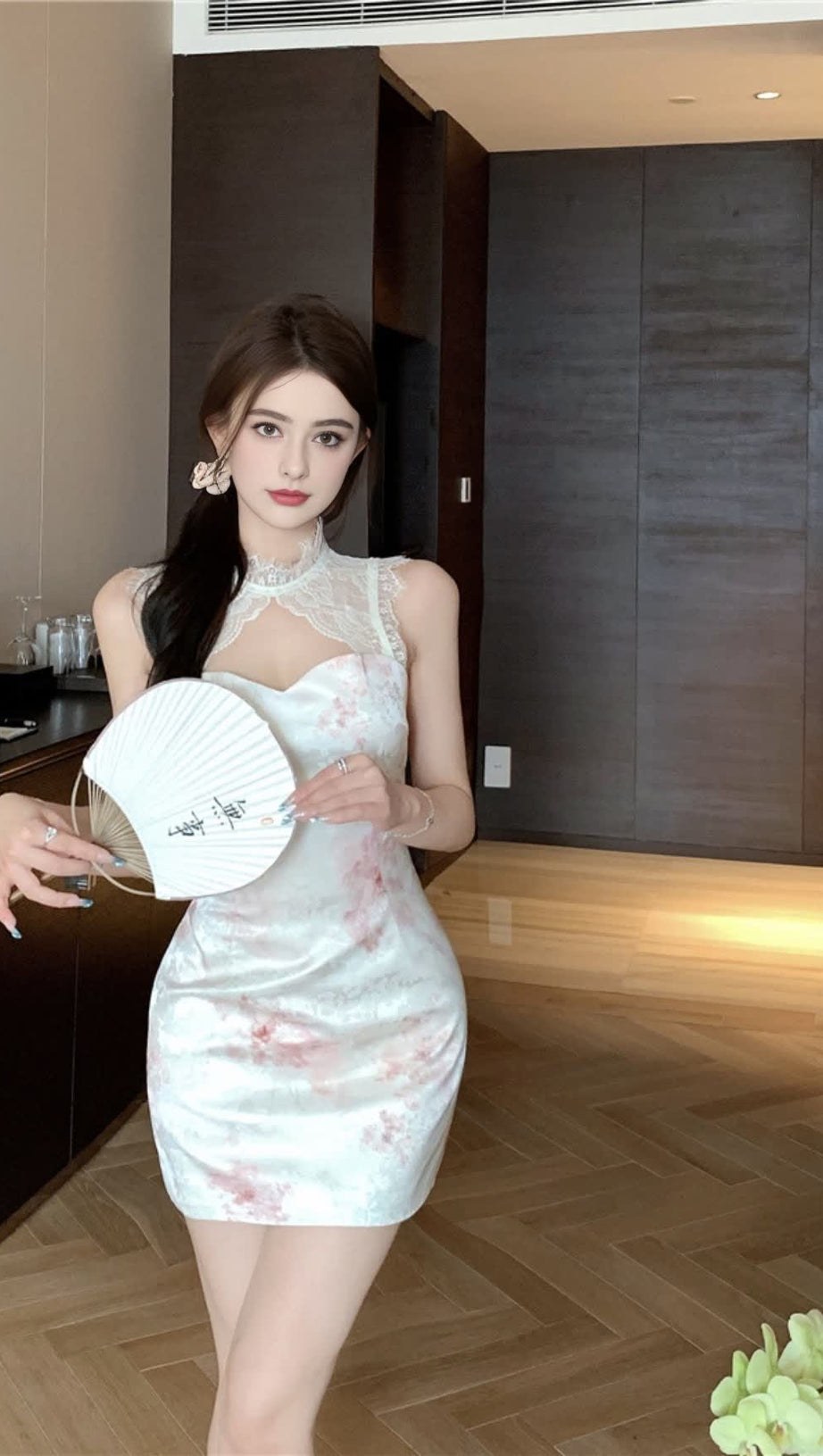 Spitzen-Ausschnitt, geblümtes Cheongsam-Kleid im Hoco-Stil 