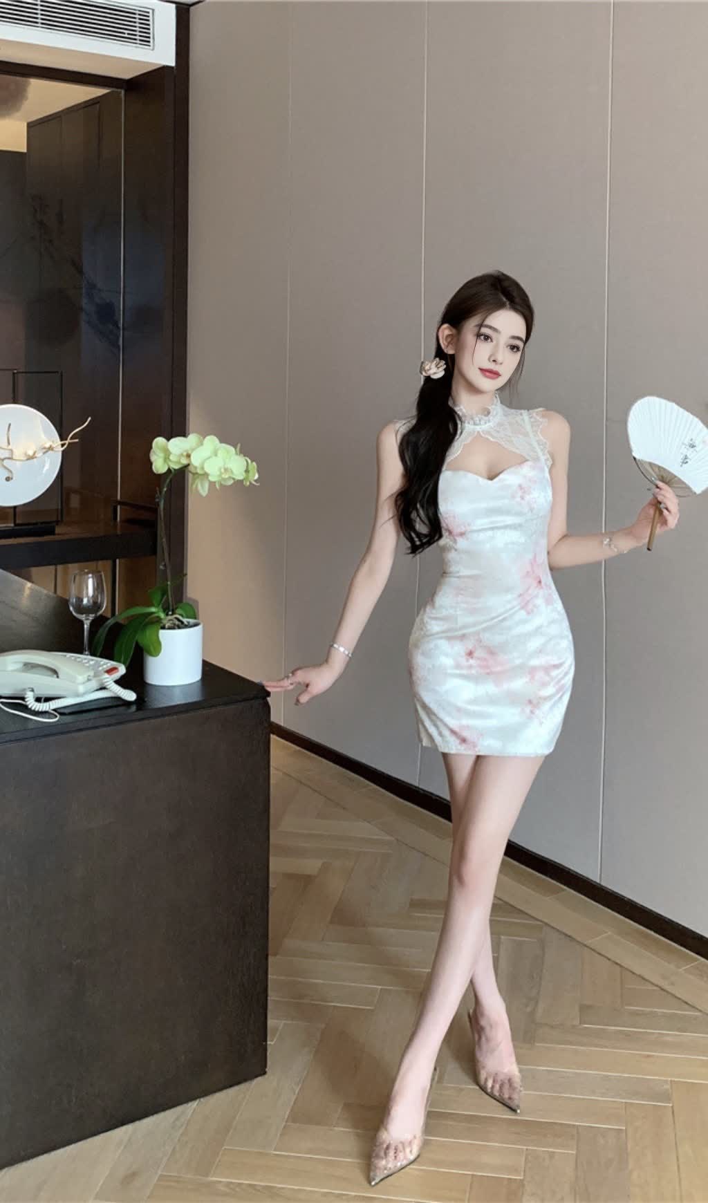 Spitzen-Ausschnitt, geblümtes Cheongsam-Kleid im Hoco-Stil 