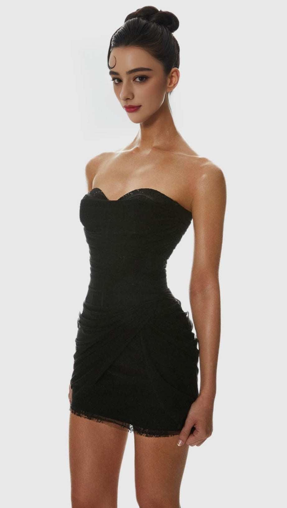 Liserre – Trägerloses, gerüschtes Minikleid mit Pailletten im Korsett-Stil