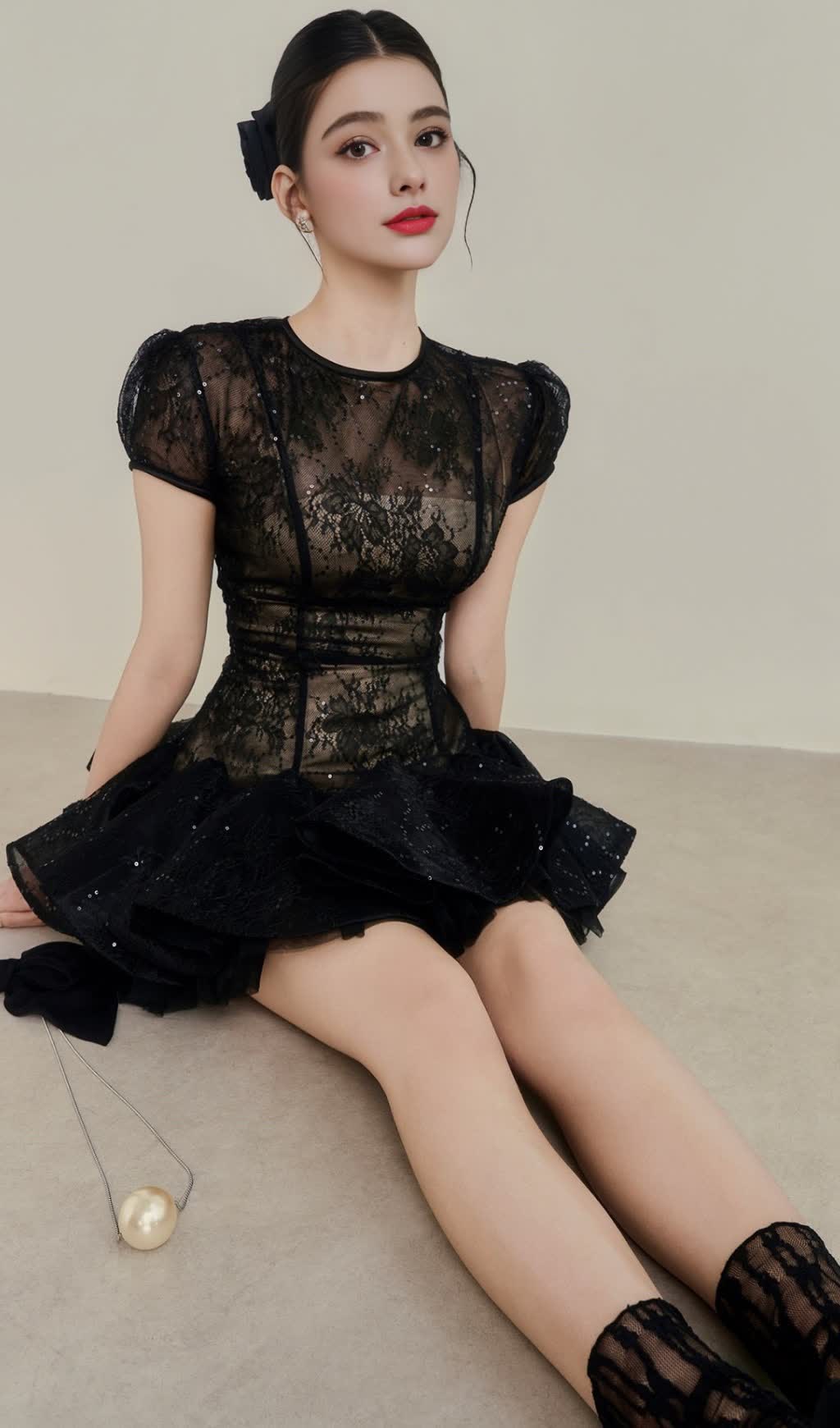 ABITO CORTO IN PIZZO CON PAILLETTES KELLY NERO