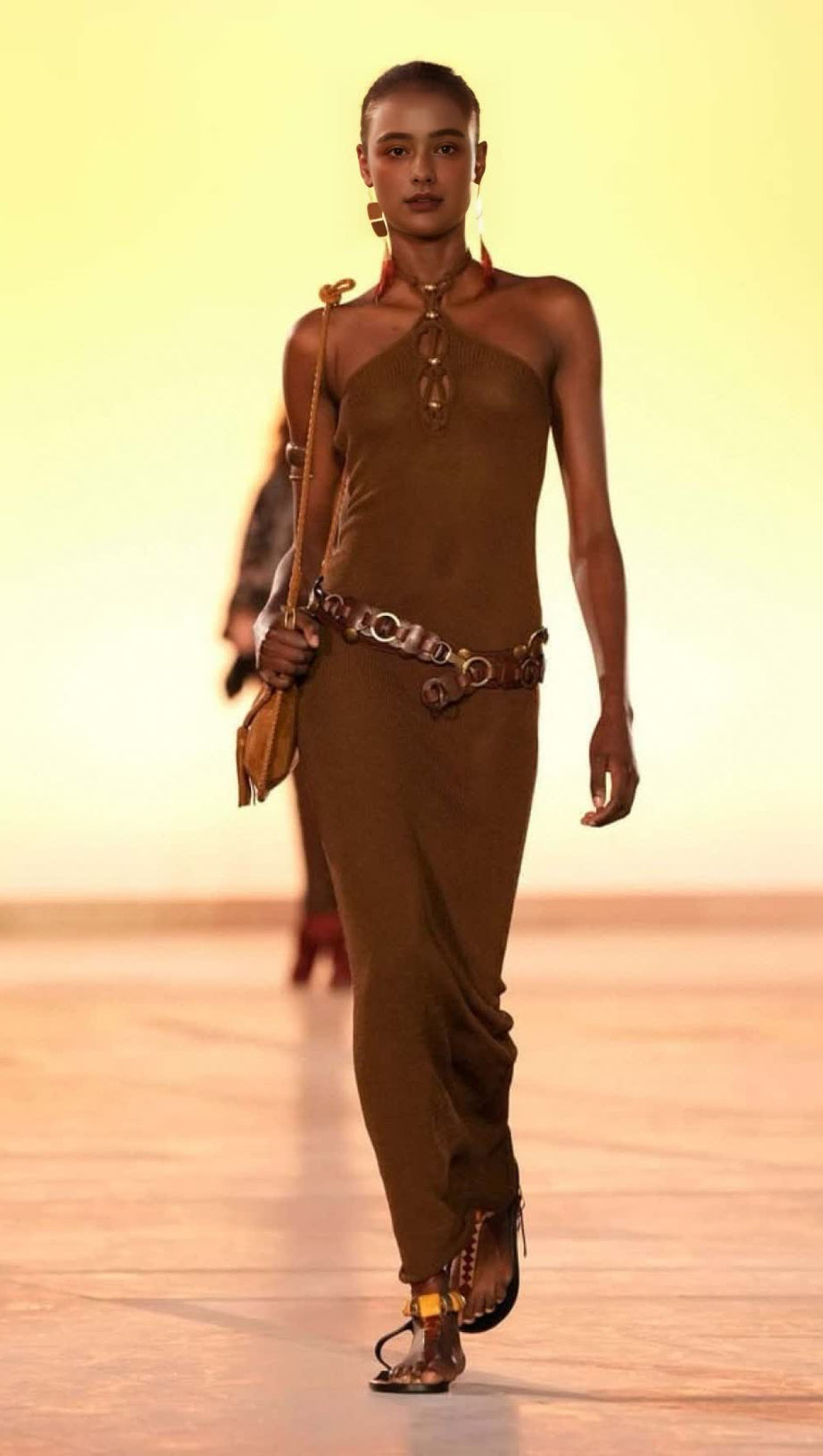 Neckholder-Maxikleid aus Strick