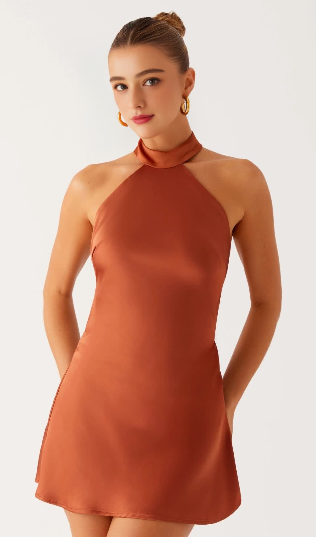 Neckholder-Minikleid aus Satin in Rostrot