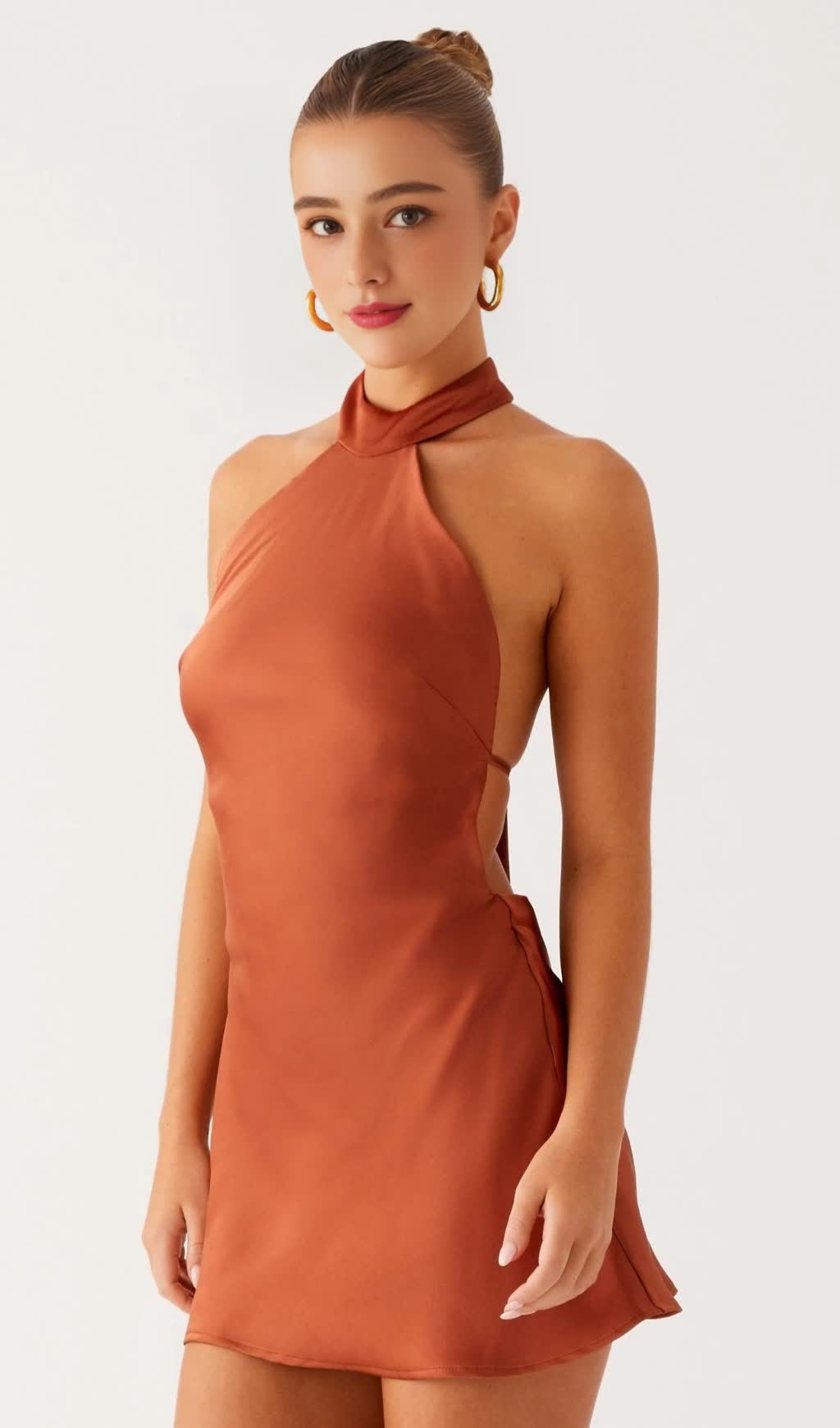 Neckholder-Minikleid aus Satin in Rostrot