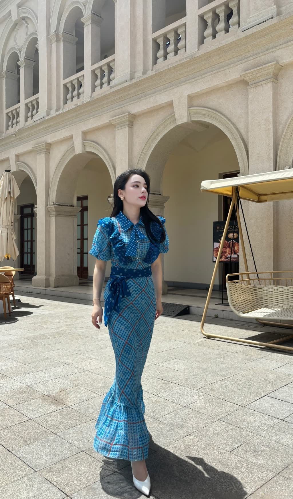 BLUE ELEGANT HOUNDSTOOTH MAXI DRESS WITH POLKA DOT ACCENTS AND RUFFLES