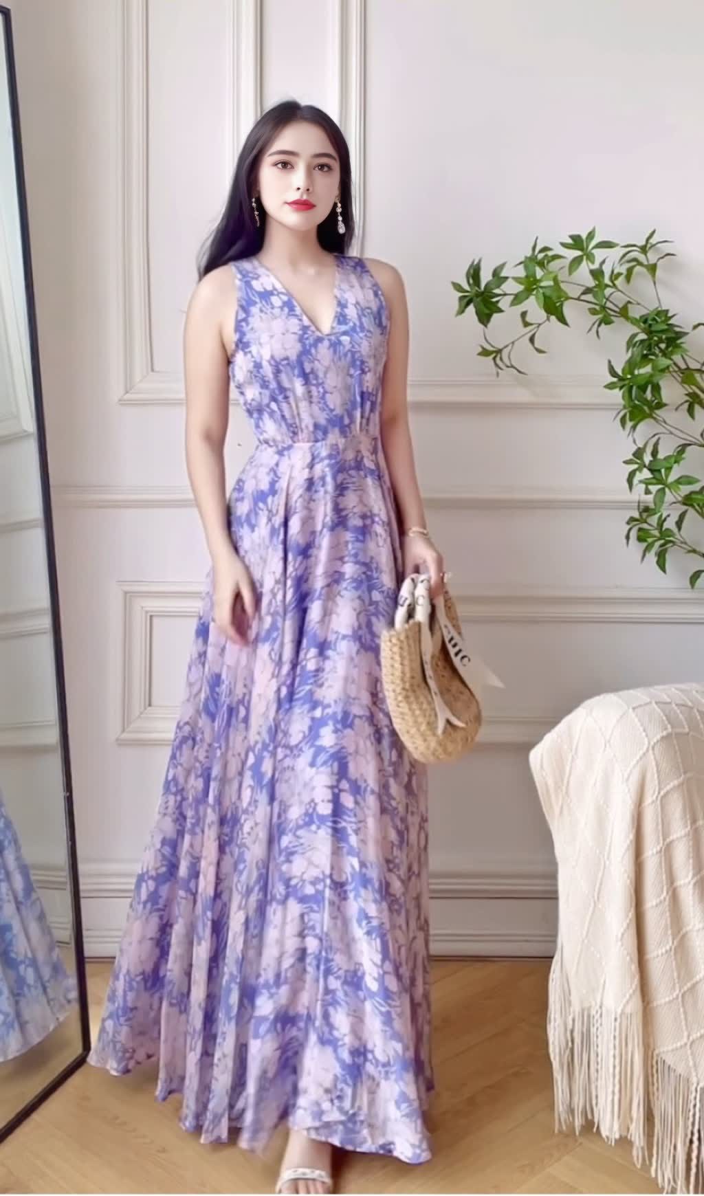 PURPLE ELEGANT FLORAL MAXI DRESS WITH V - NECK AND FLOWY SKIRT