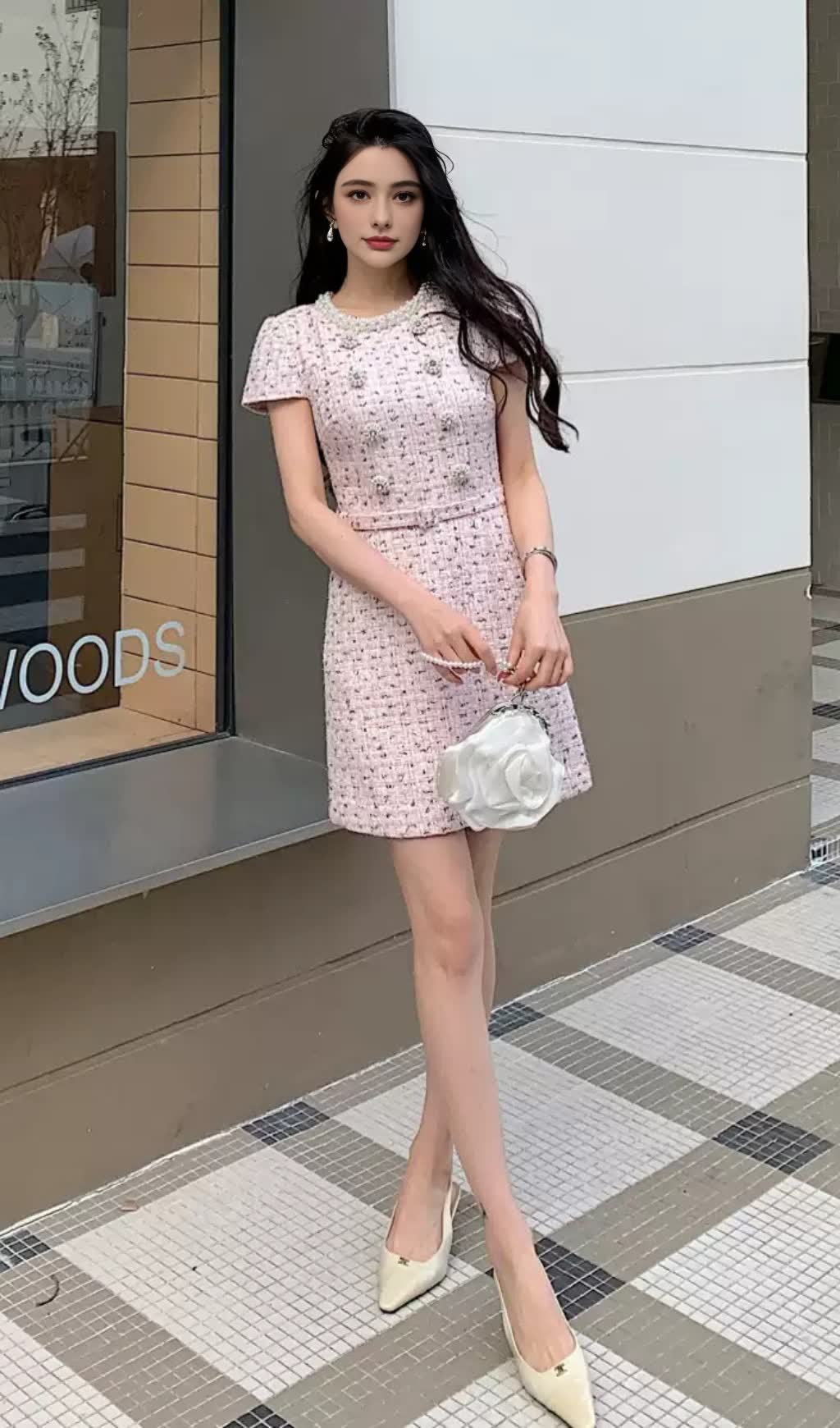 MINI ABITO IN BOUCLÉ DECORATO IN ROSA