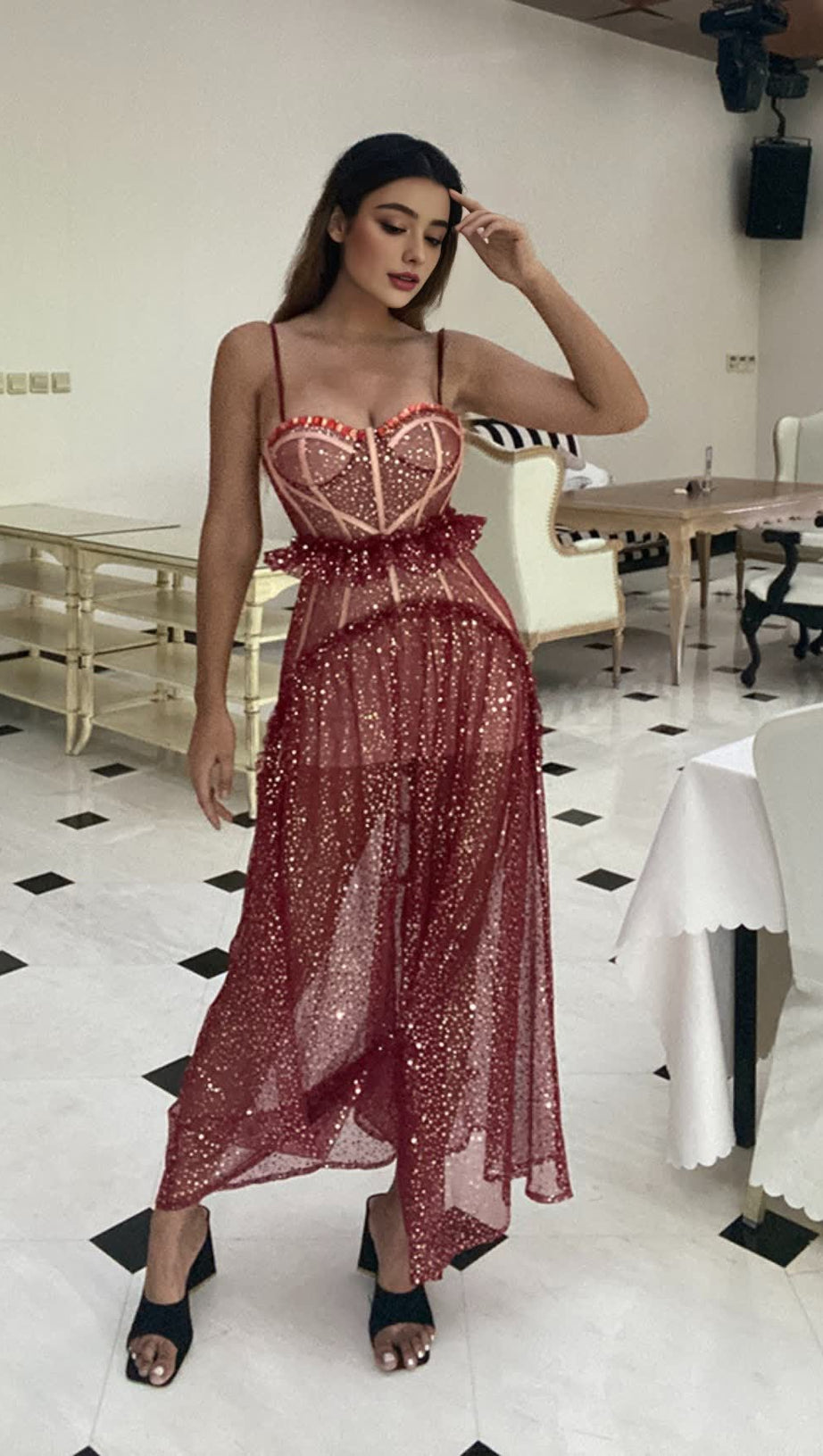 ABITO MIDI IN STILE CORSETTO CON PAILLETTES ROSSE TRASPARENTI