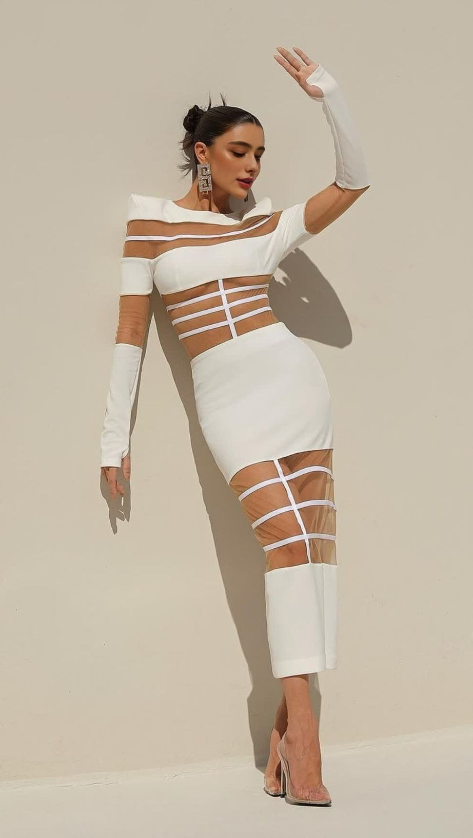 ABITO MIDI ADERENTE A MANICHE LUNGHE CON PANNELLI IN RETE BIANCA