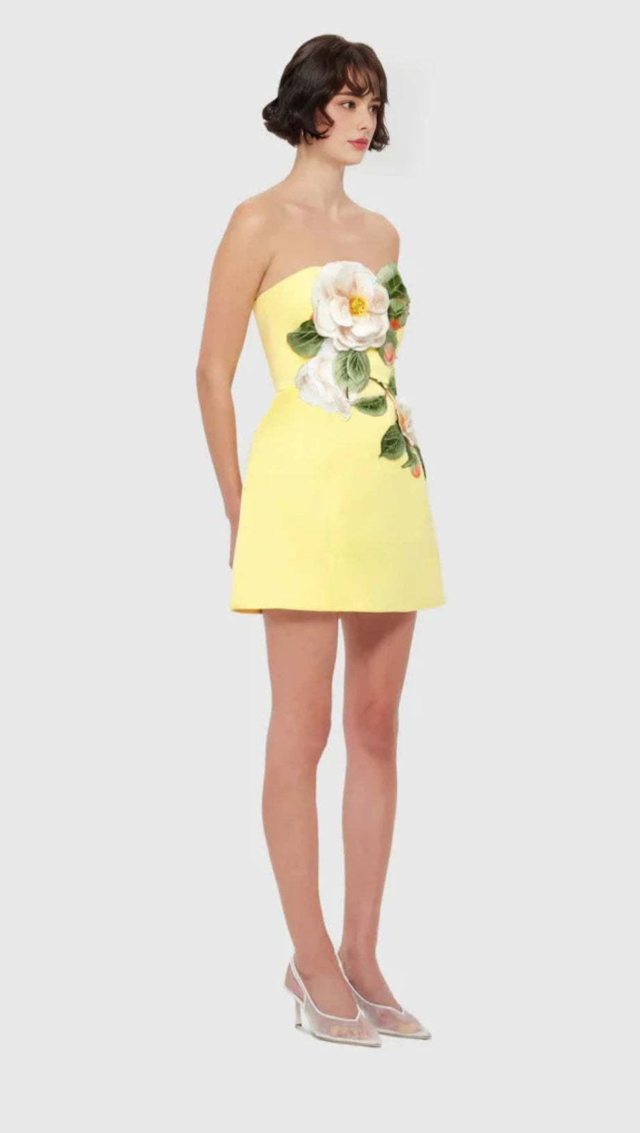 Suzanne – Bustier-Minikleid mit Blumenapplikation in Gelb