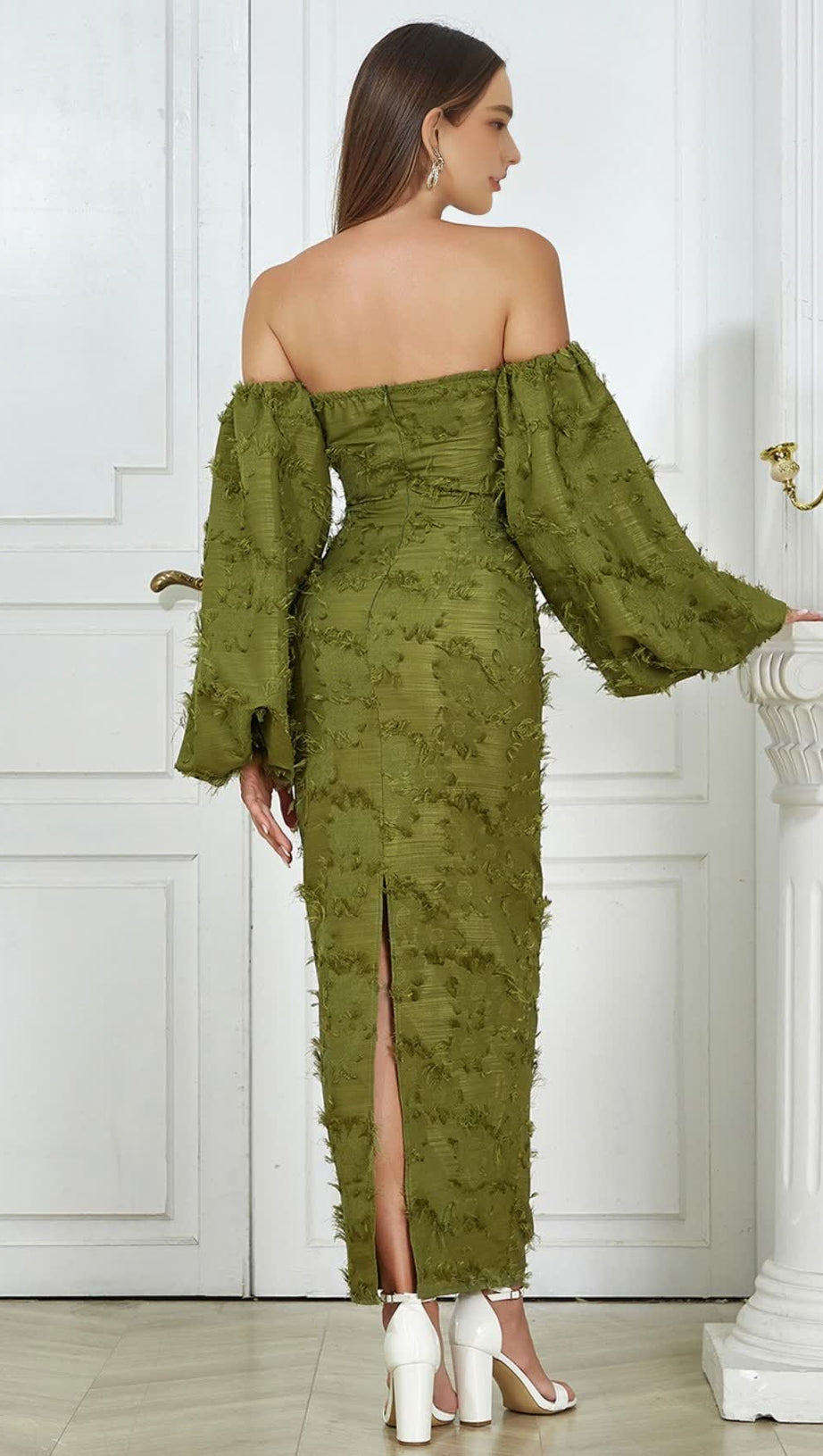 Strukturiertes, schulterfreies Midikleid aus Jacquard in Olivgrün