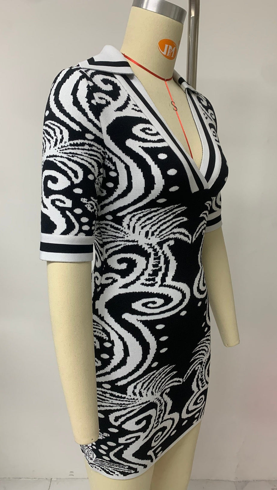 KNIT VINTAGE PATTERN MINI DRESS IN BLACK