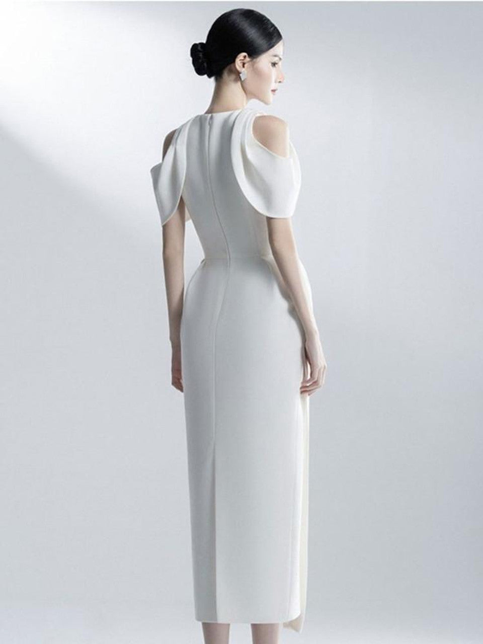 CHAELI WEISSES MIDIKLEID MIT VERZIERUNG