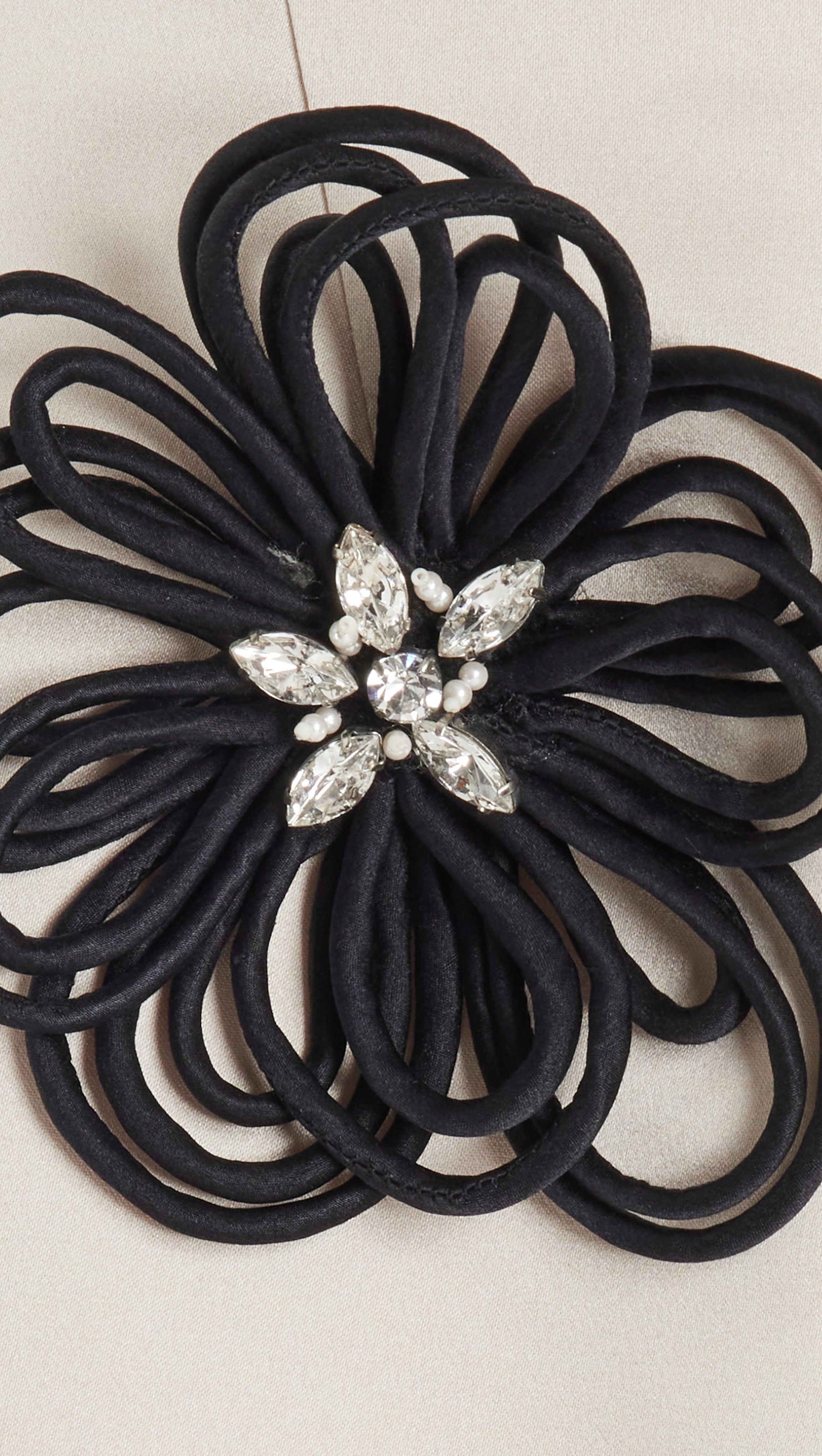 FLORAL EMBELLISHED MIDI DRESS IN WHITE